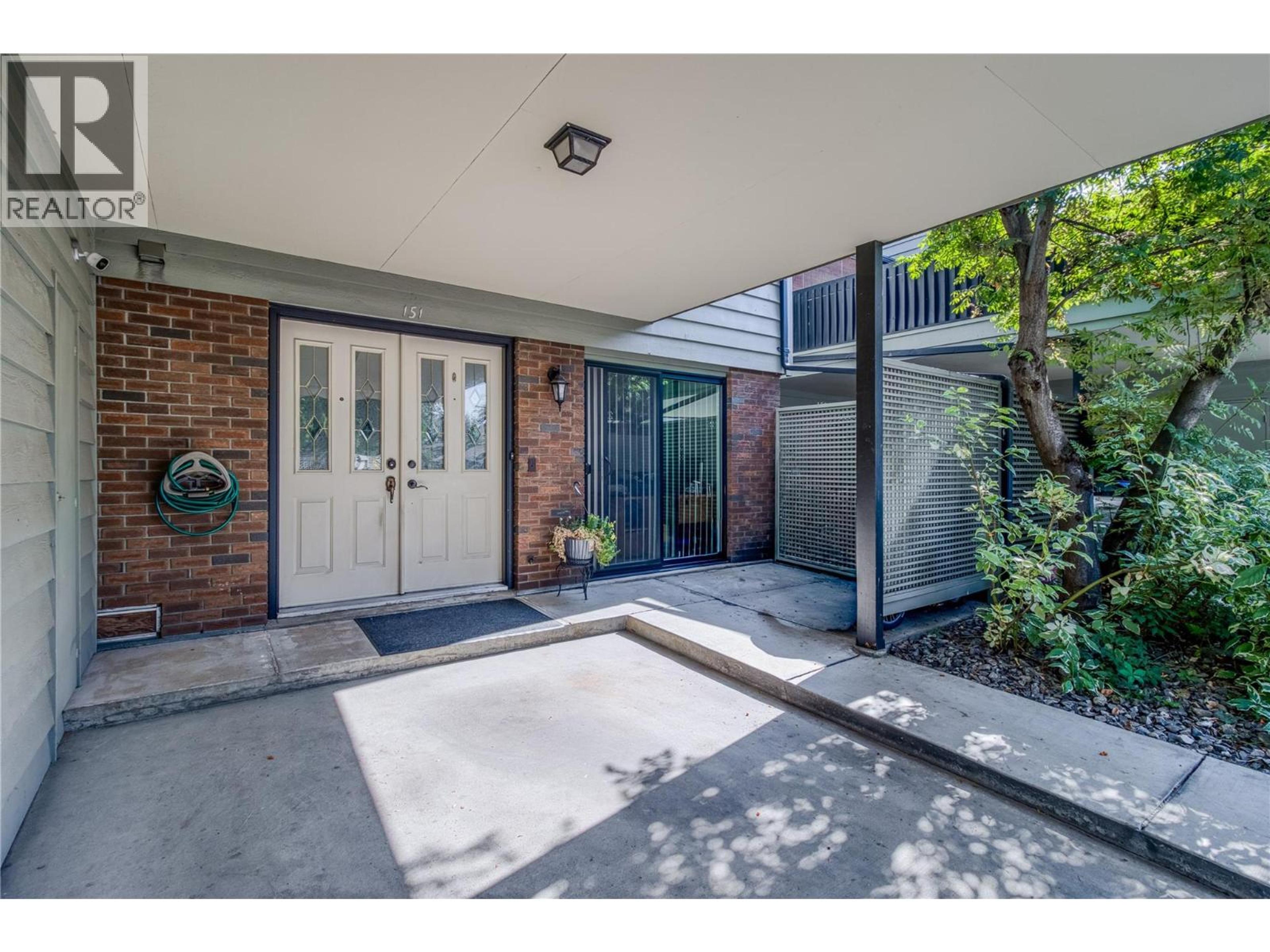 1050 Springfield Road, Kelowna - Exteriors - Photo 3