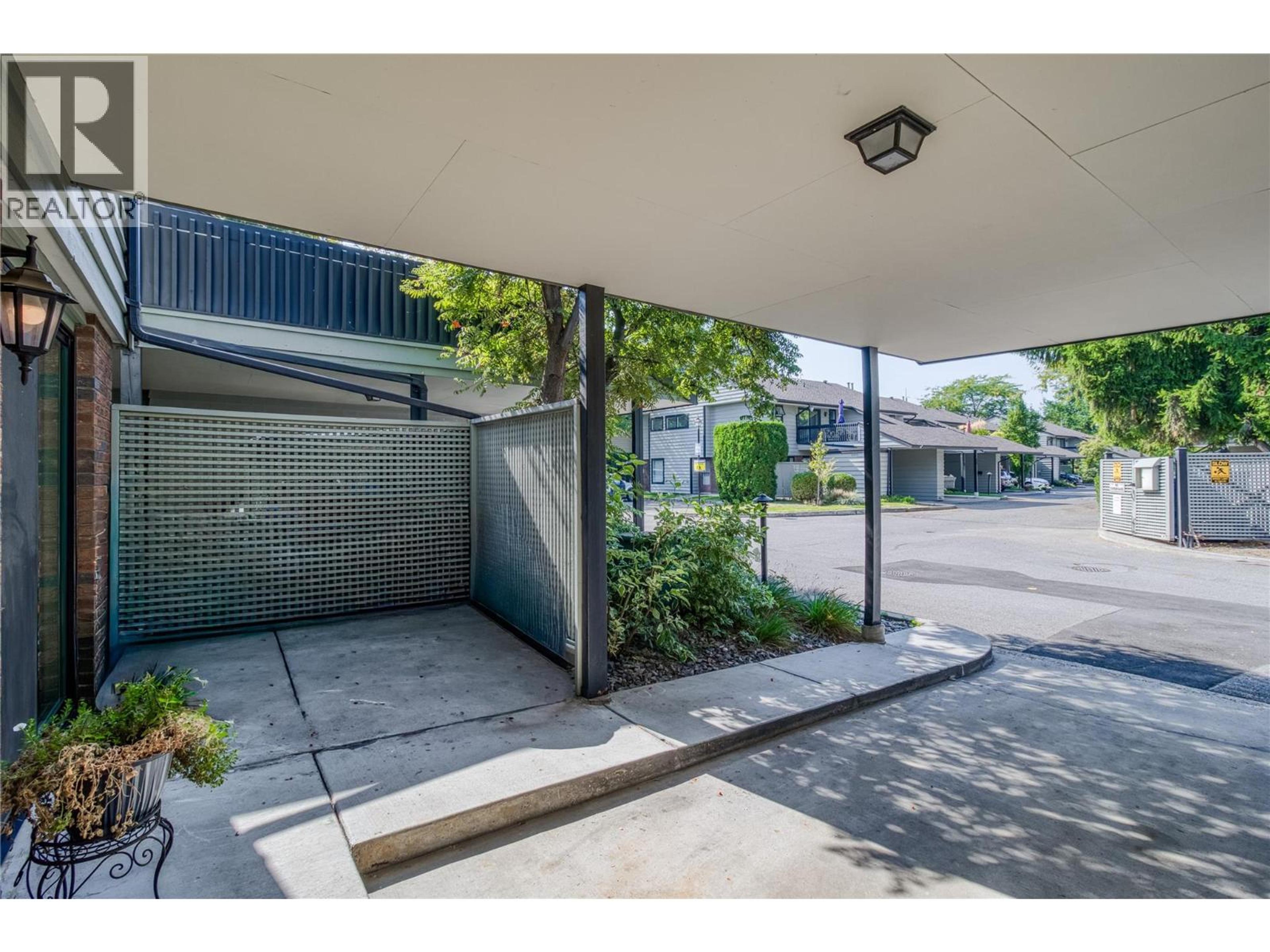 1050 Springfield Road, Kelowna - Exteriors - Photo 14