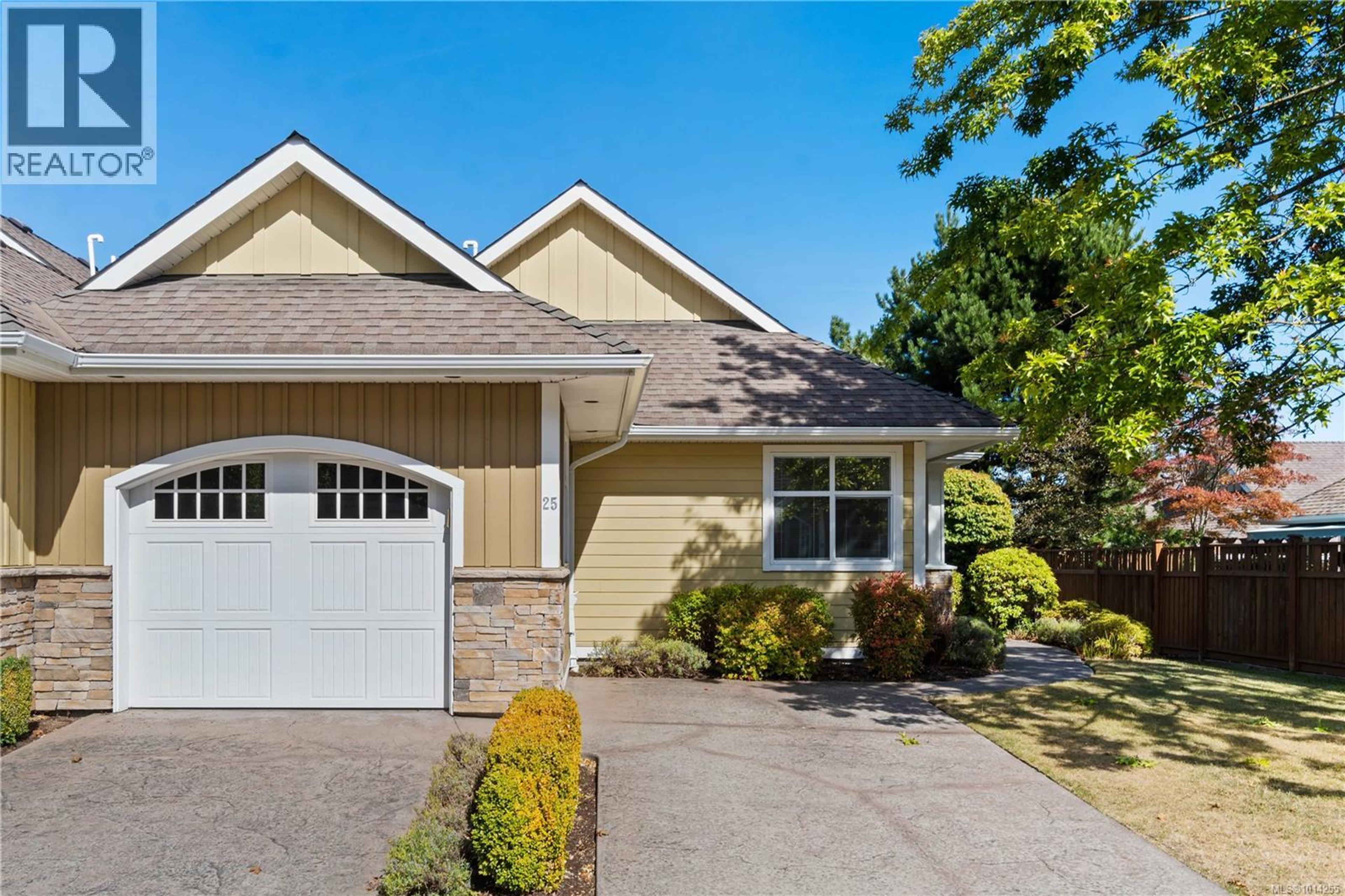 447 Pym St S, Parksville - Exteriors - Photo 1