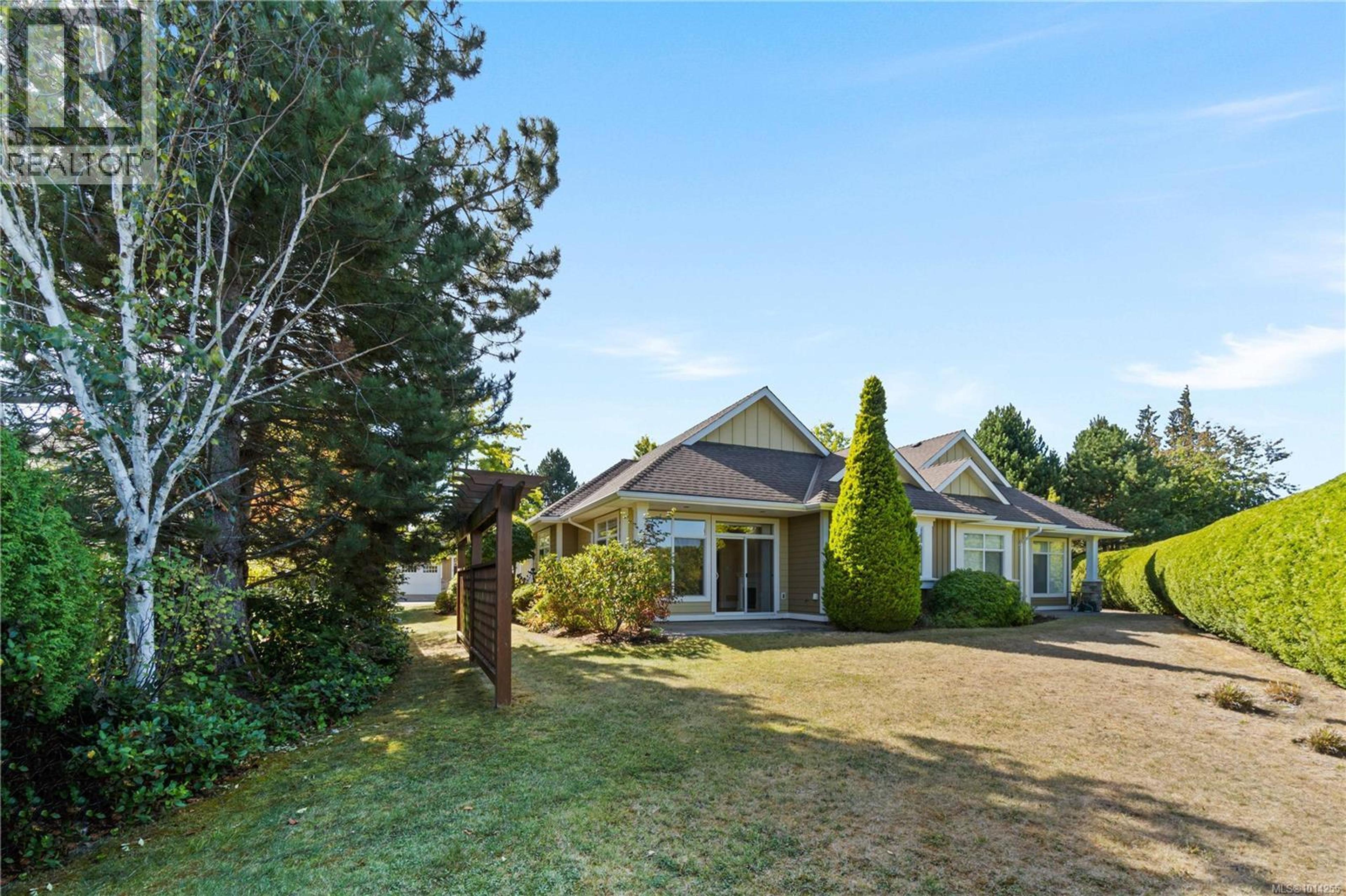 447 Pym St S, Parksville - Exteriors - Photo 2