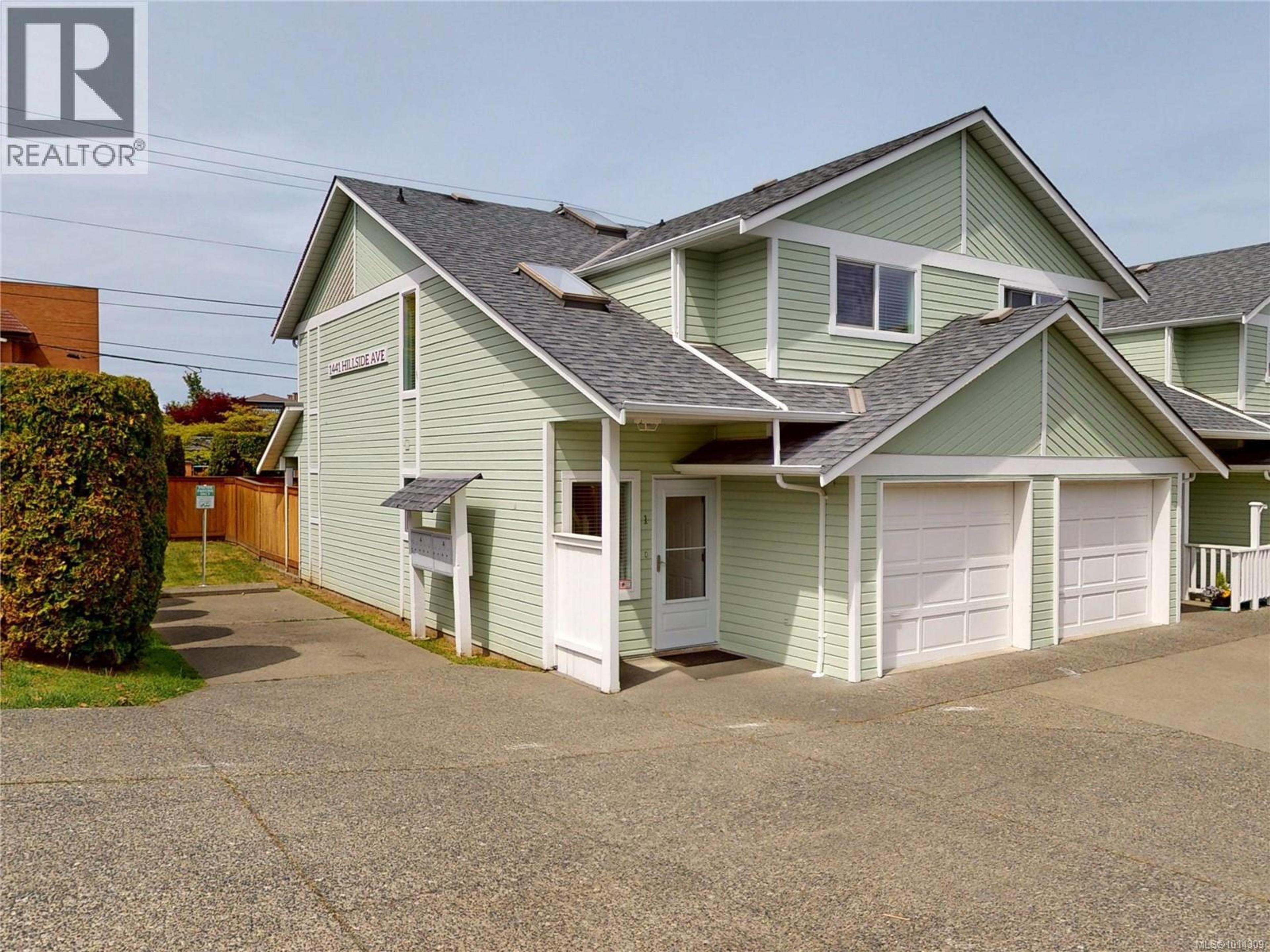 1441 Hillside Ave, Victoria - Exteriors - Photo 2