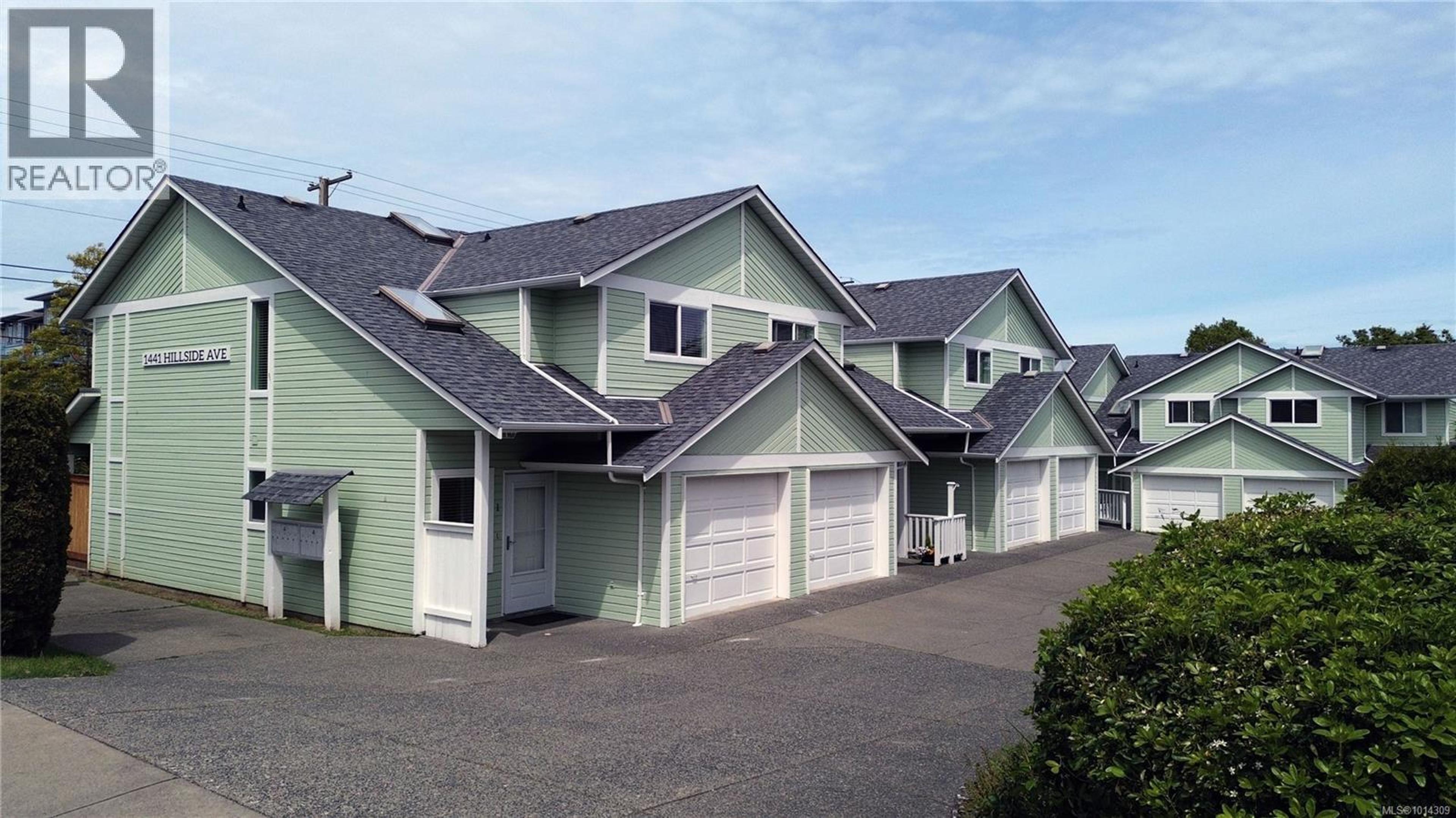 1441 Hillside Ave, Victoria - Exteriors - Photo 3