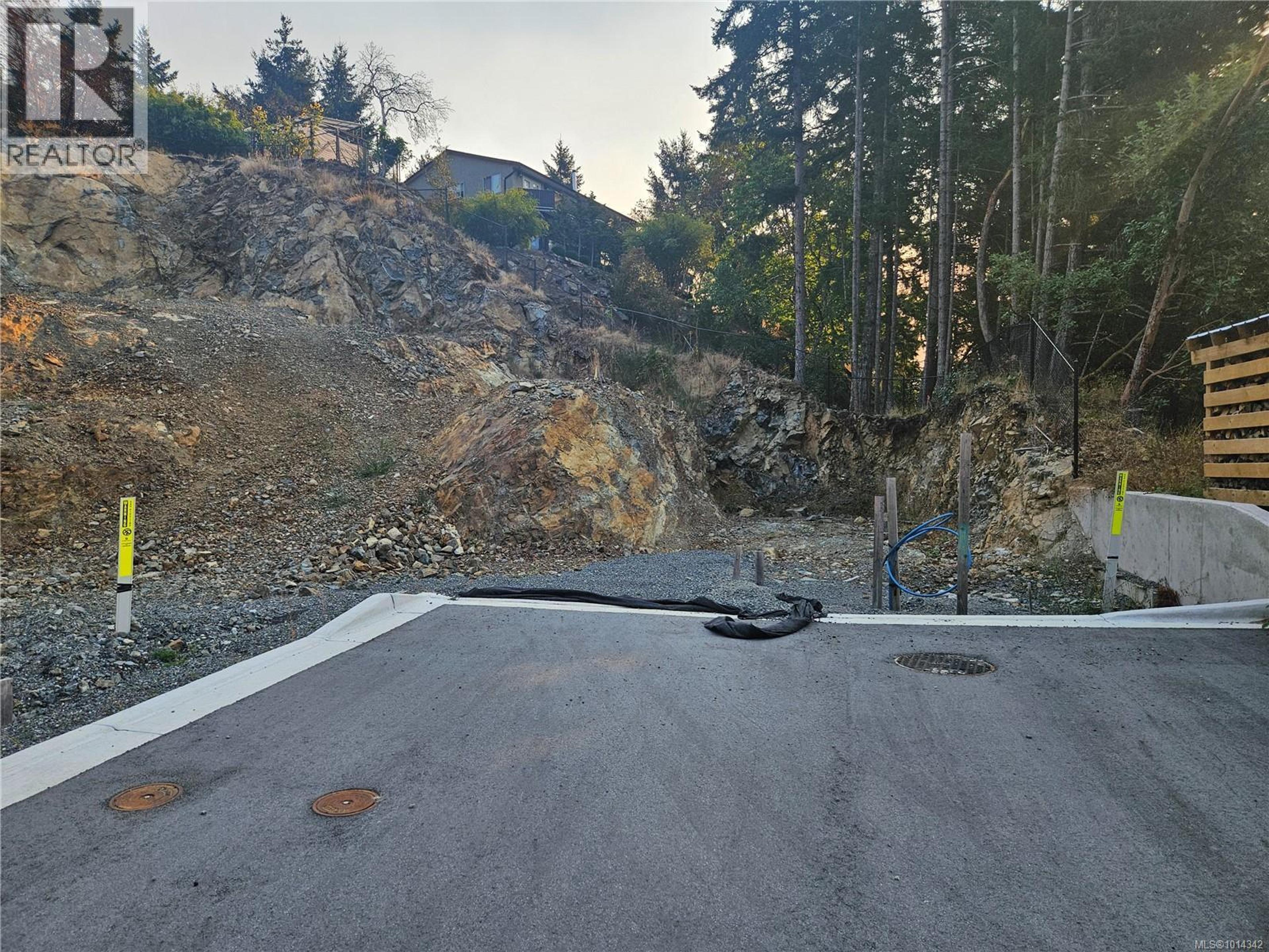 2187 Yucca Pl, Langford - Exteriors - Photo 2