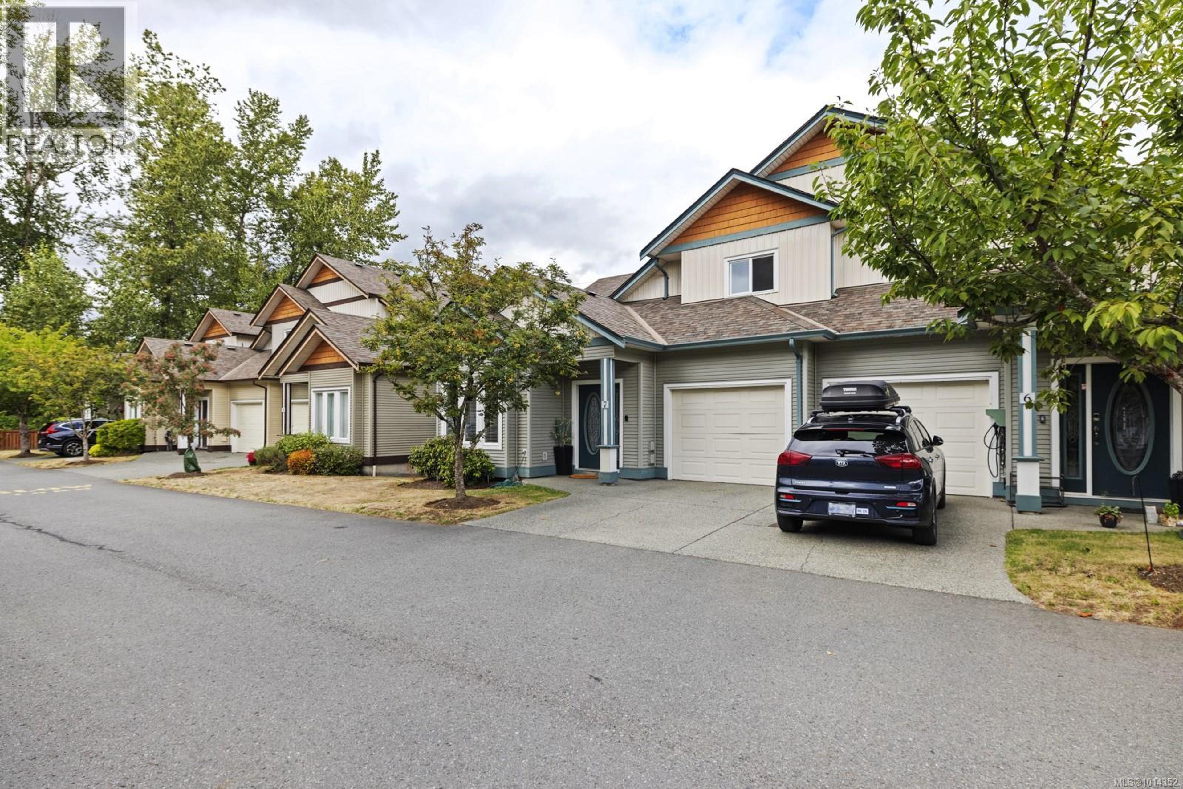 6078 Truesdale St, Duncan - Exteriors - Full Complex View - Photo 2