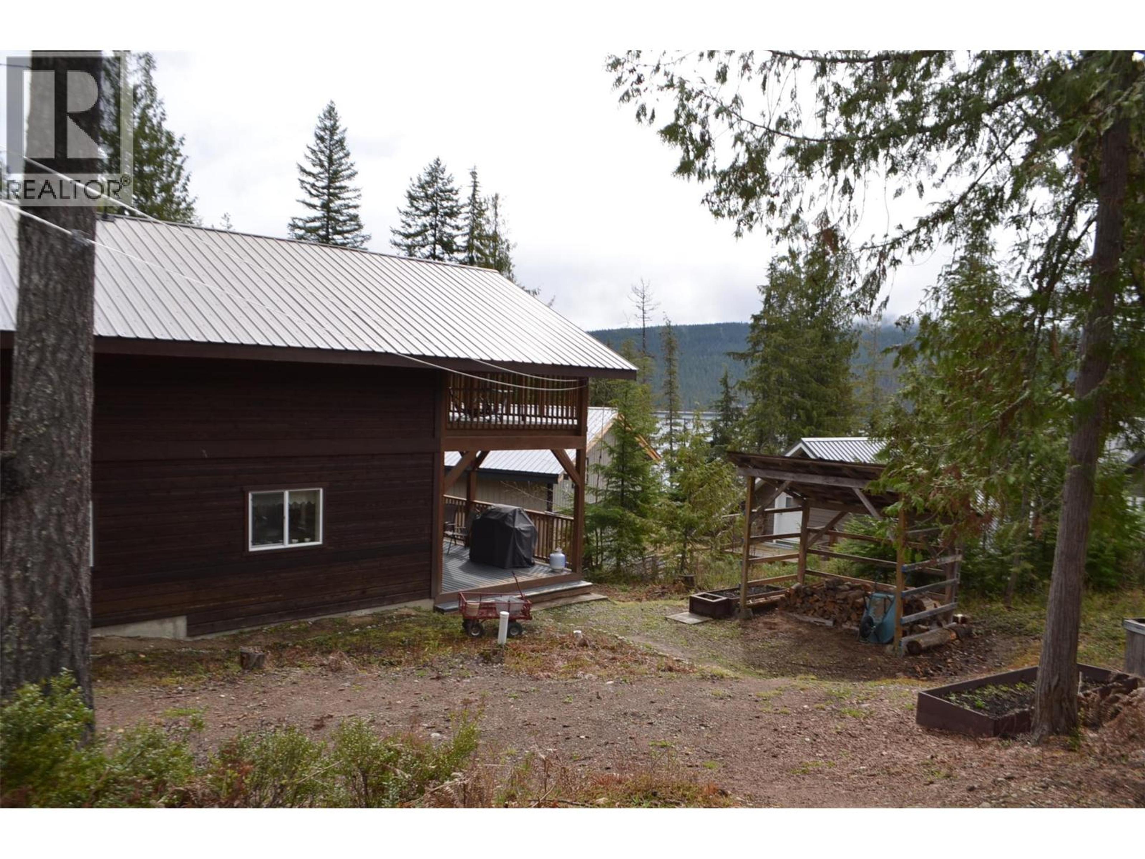 8800 Seymour Arm Main Road, Seymour Arm - Exteriors - Photo 3