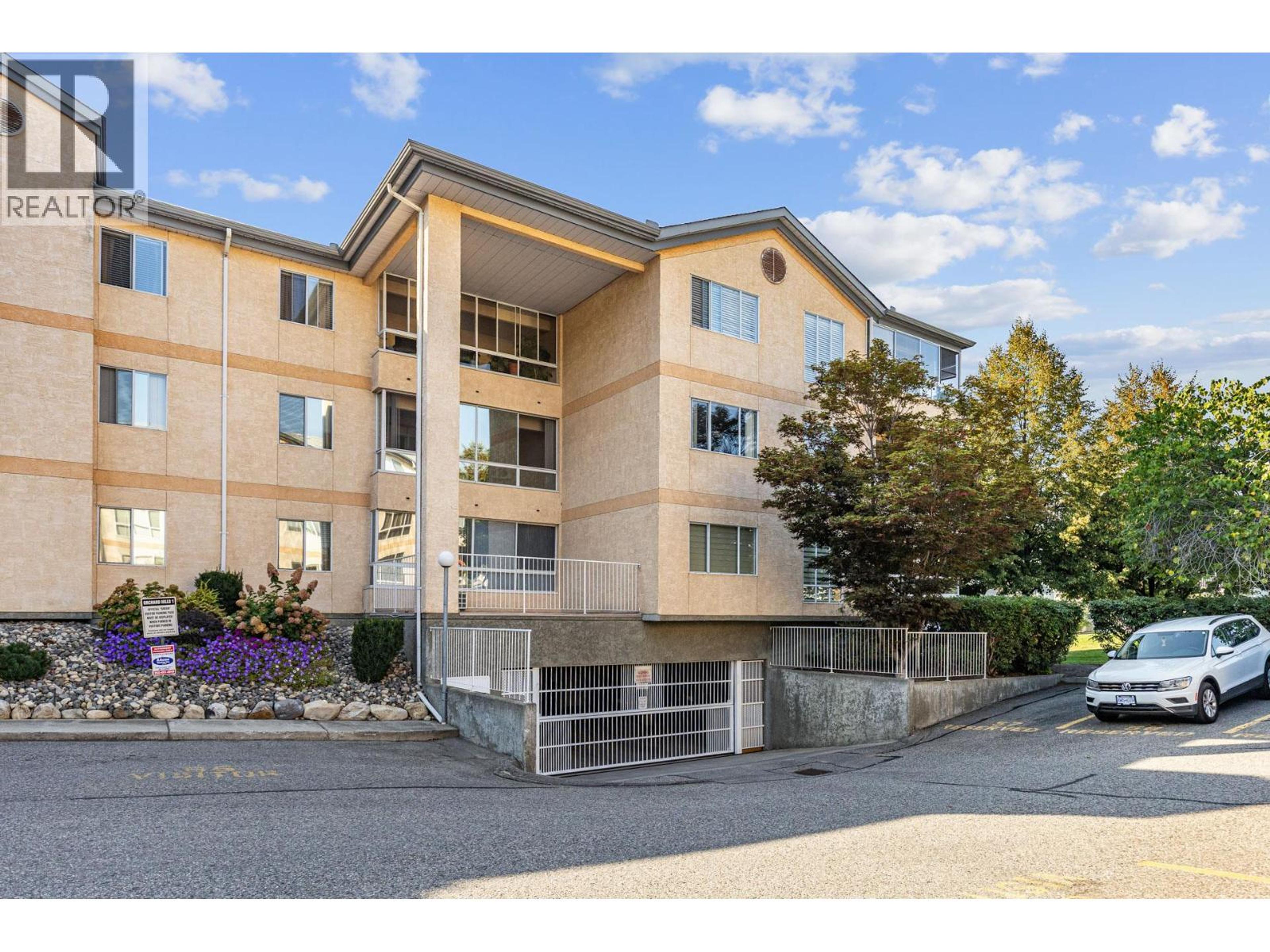 727 Houghton Road, Kelowna - Exteriors - Photo 1