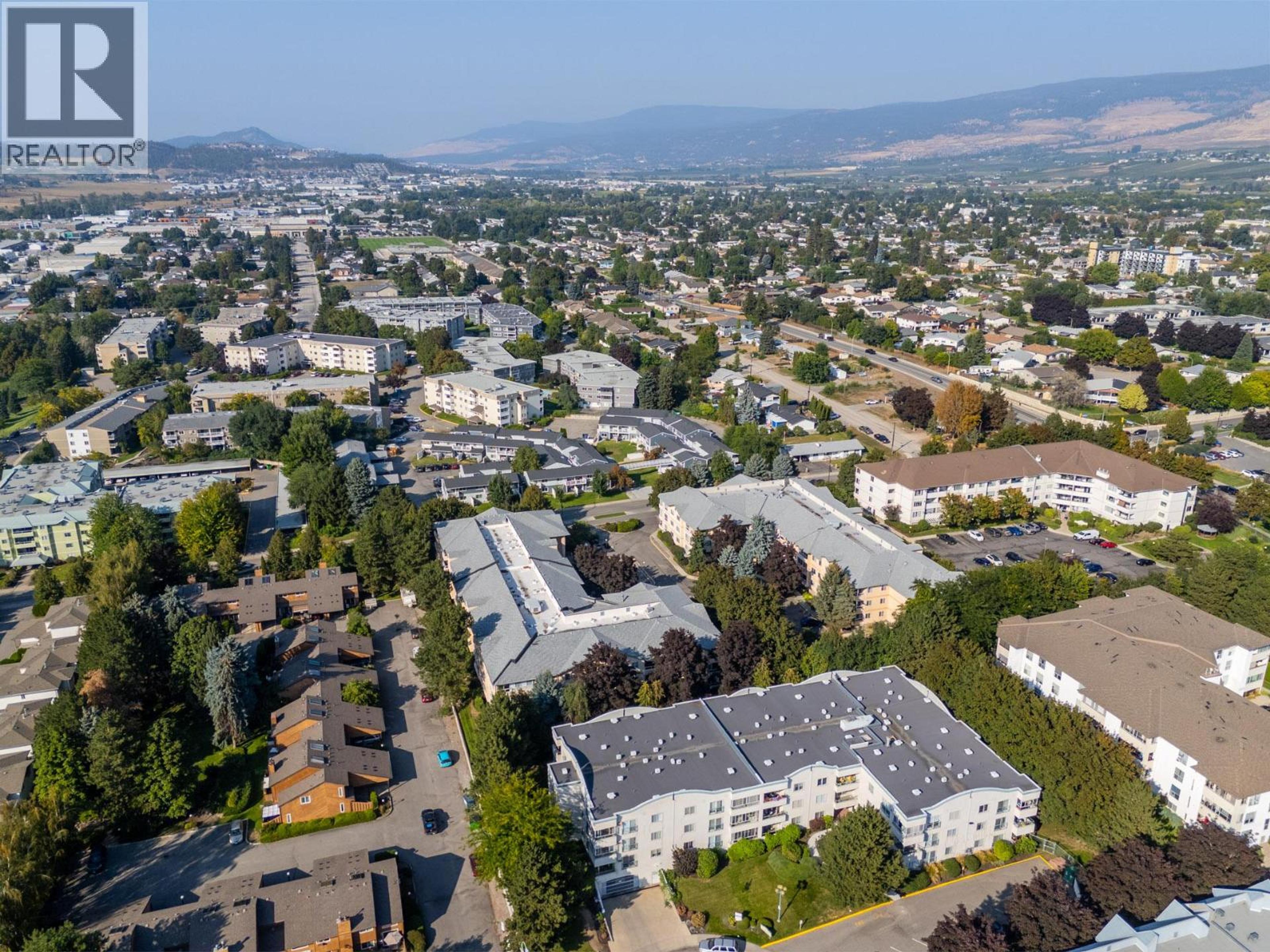 727 Houghton Road, Kelowna - Exteriors - Full Complex View, Drone/Aerial View - Photo 7