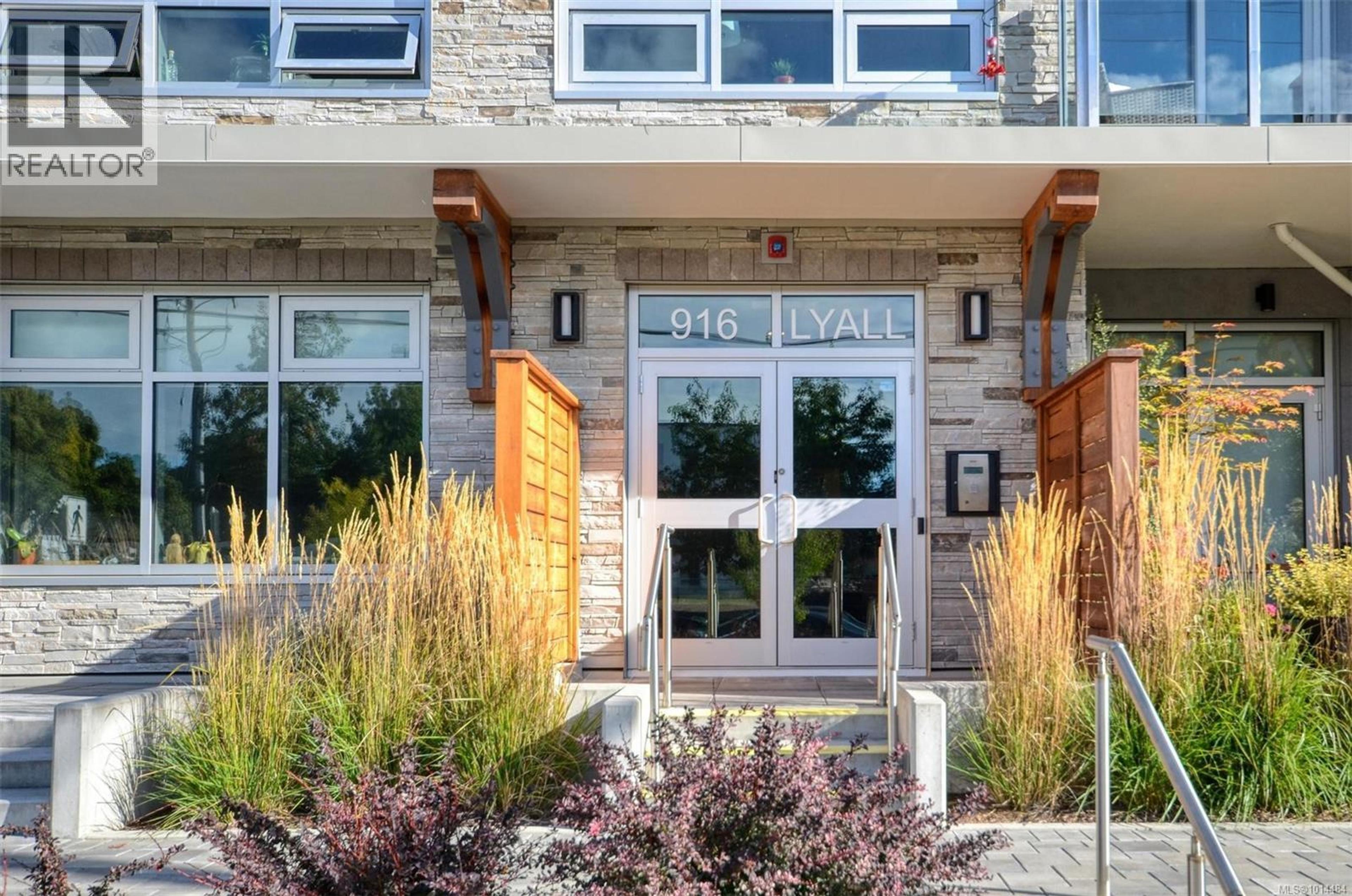 916 Lyall St, Esquimalt - Exteriors - Photo 2