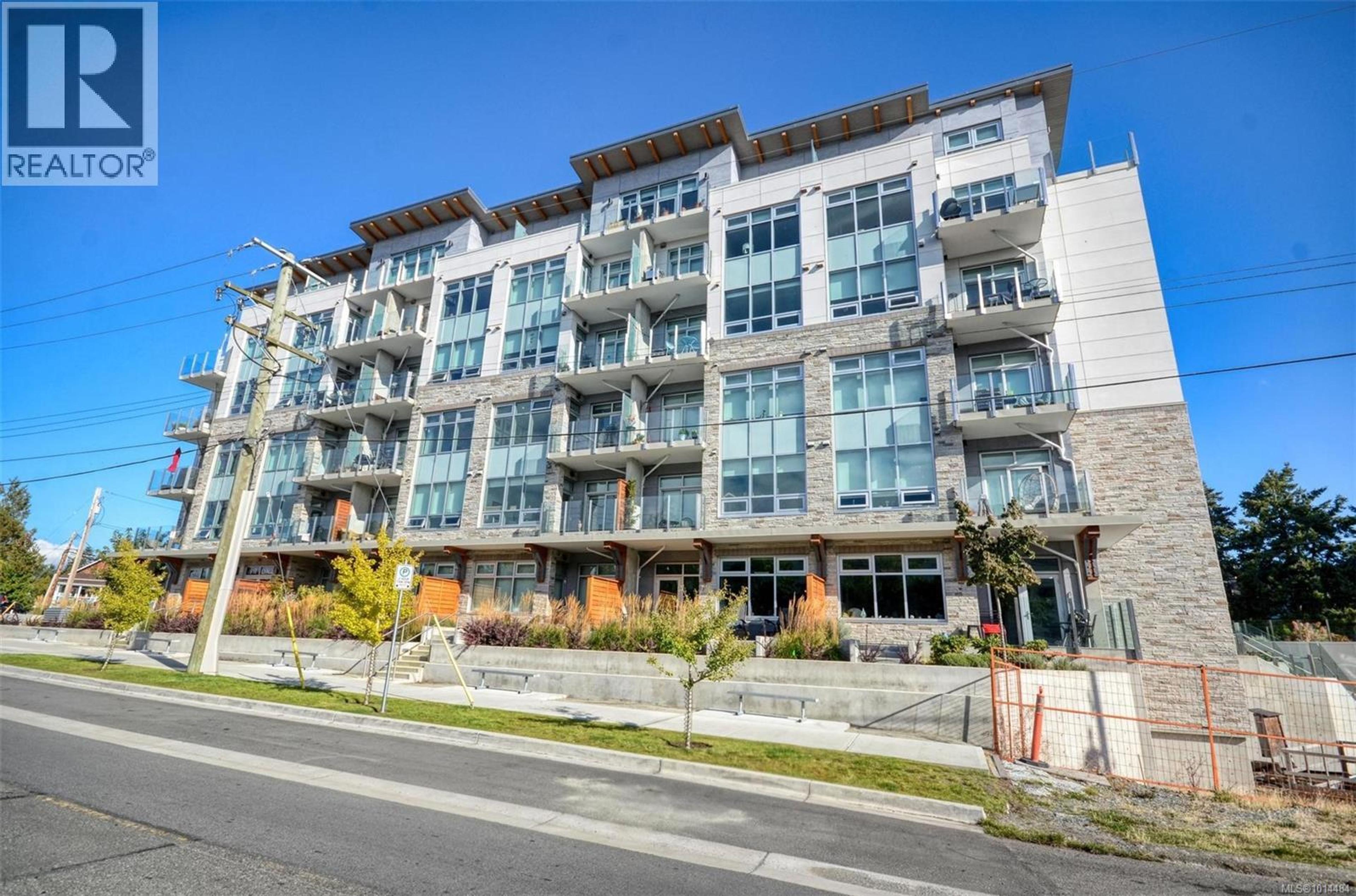 916 Lyall St, Esquimalt - Exteriors - Full Complex View - Photo 3