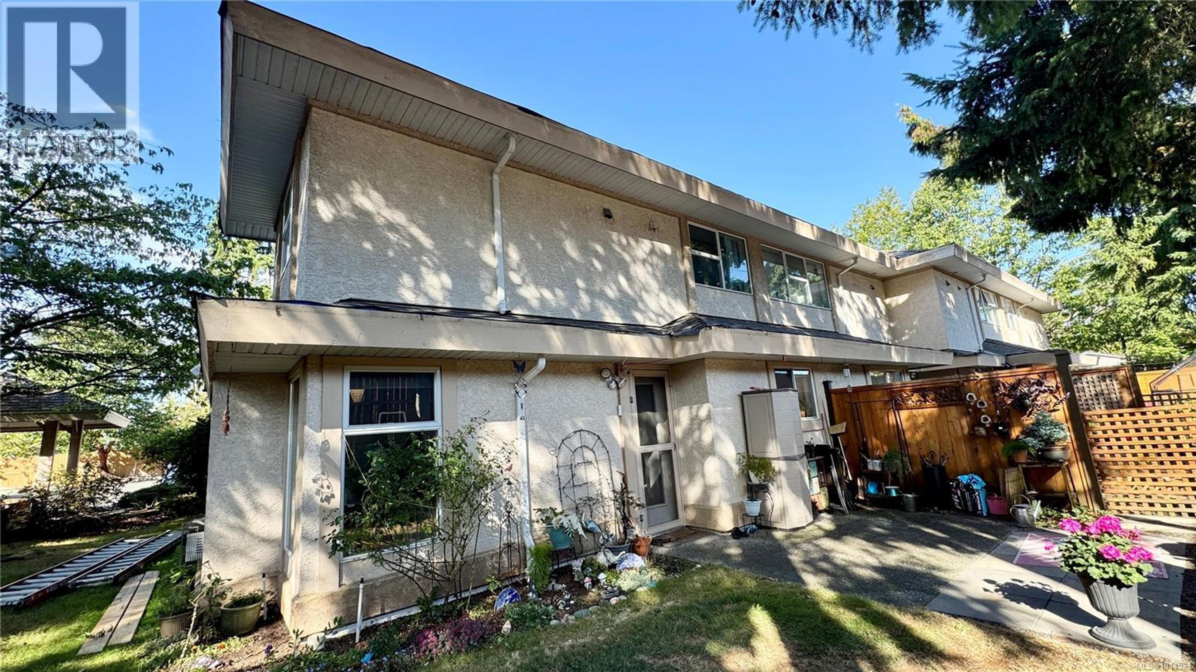 290 Corfield St, Parksville - Exteriors - Photo 1