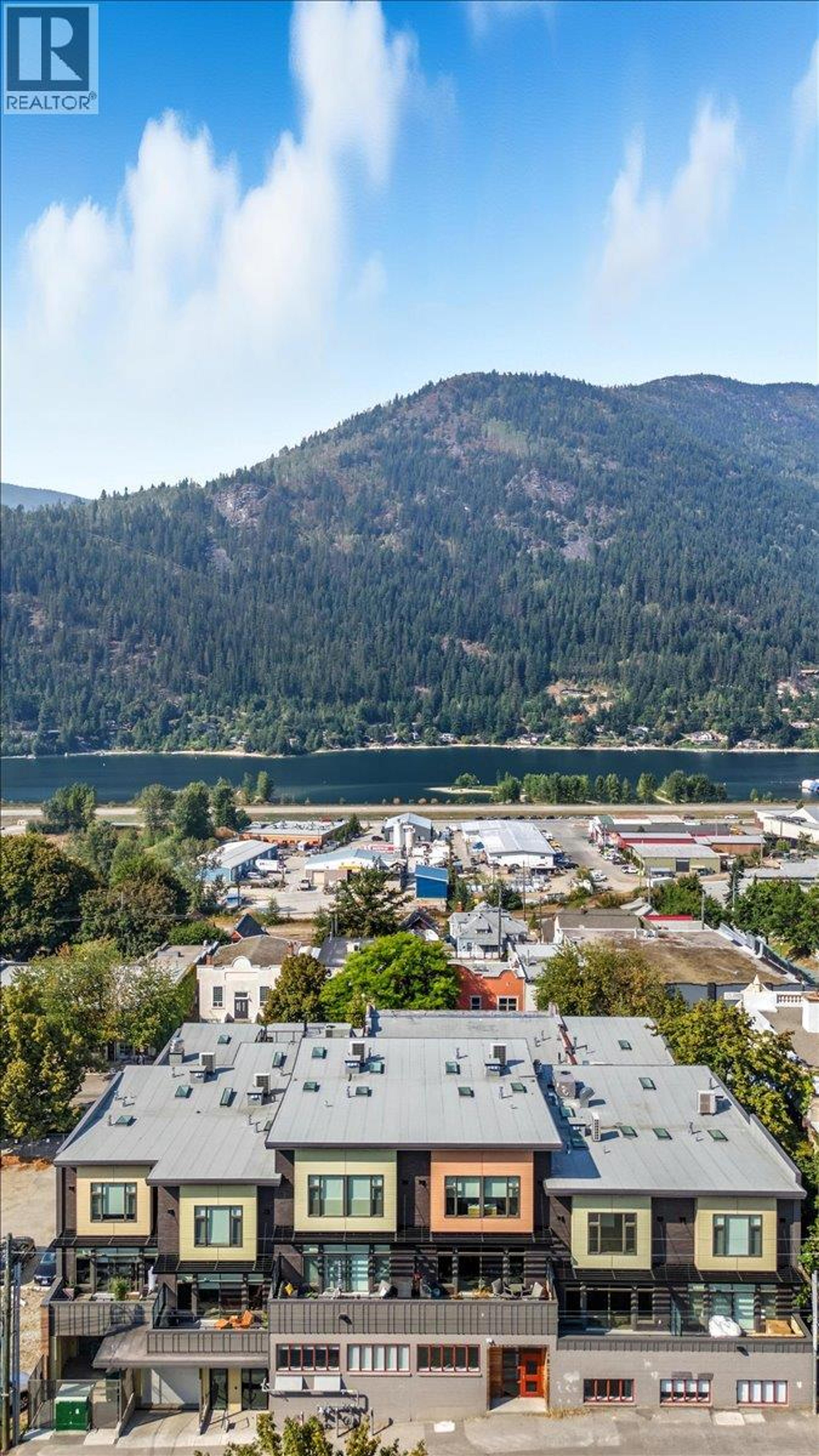 266 BAKER Street, Nelson - Exteriors - Full Complex View, Drone/Aerial View - Photo 5