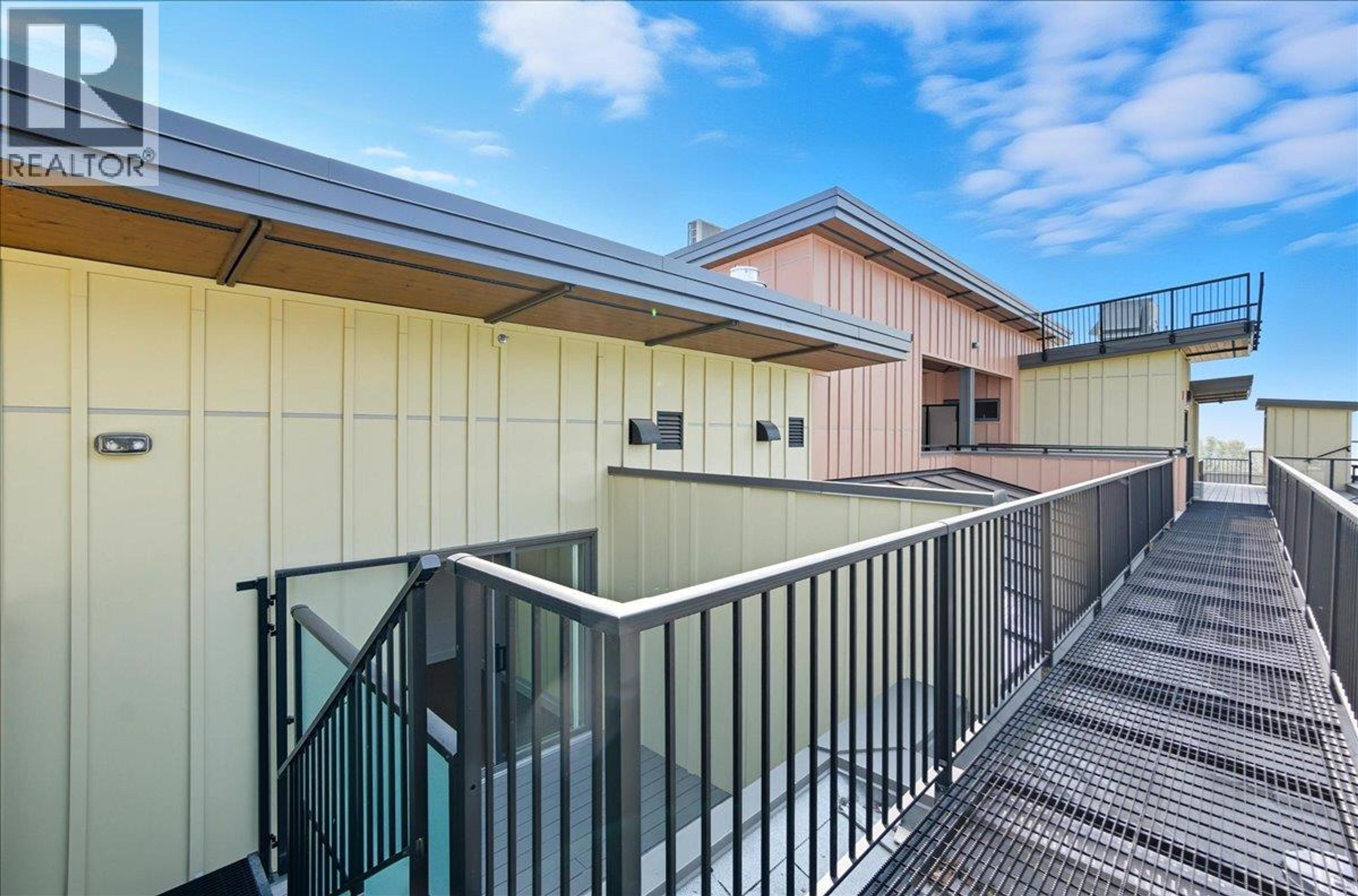 266 BAKER Street, Nelson - Exteriors - Full Complex View - Photo 4