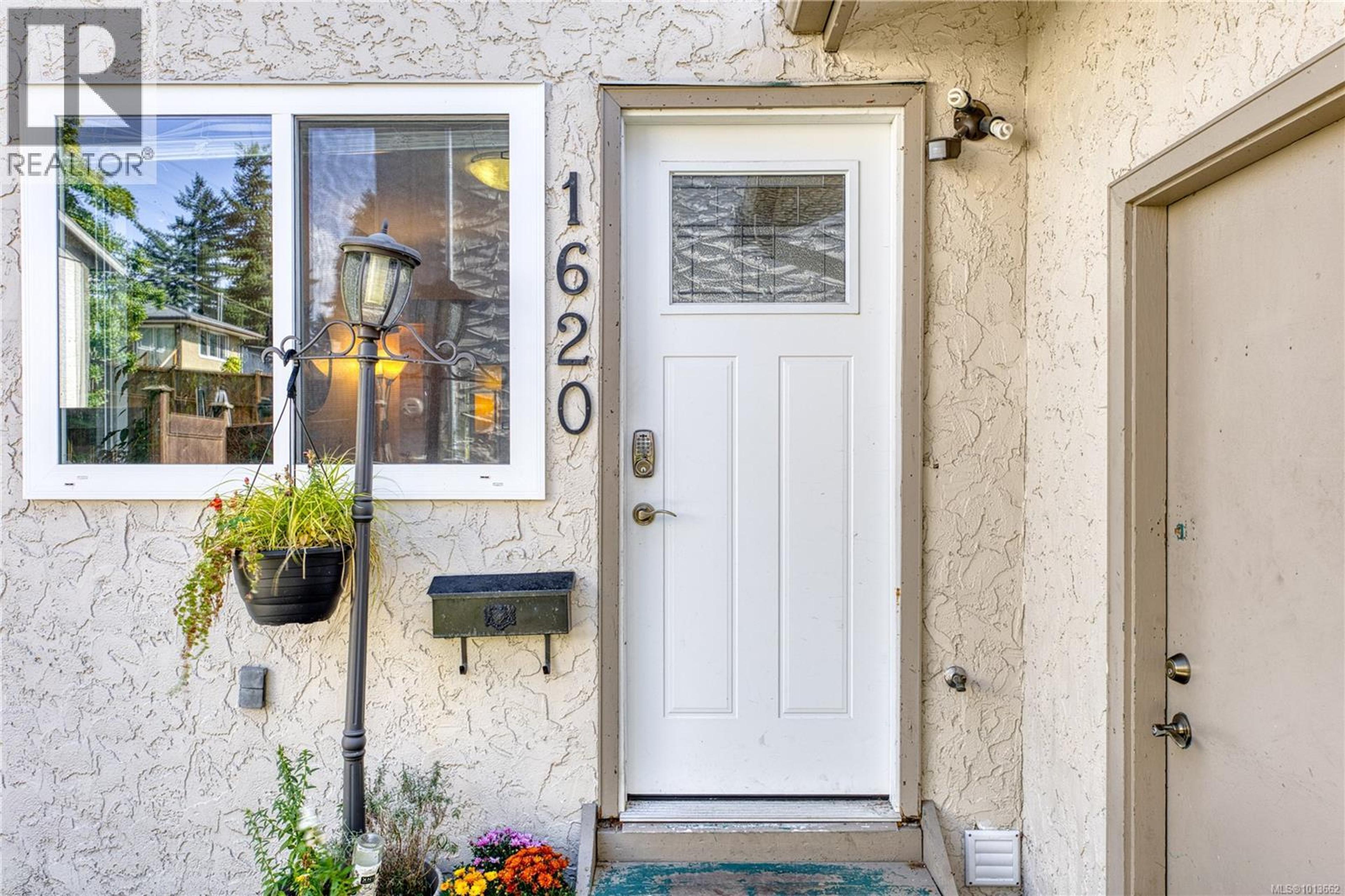 1624 Fuller St, Nanaimo - Exteriors - Photo 1