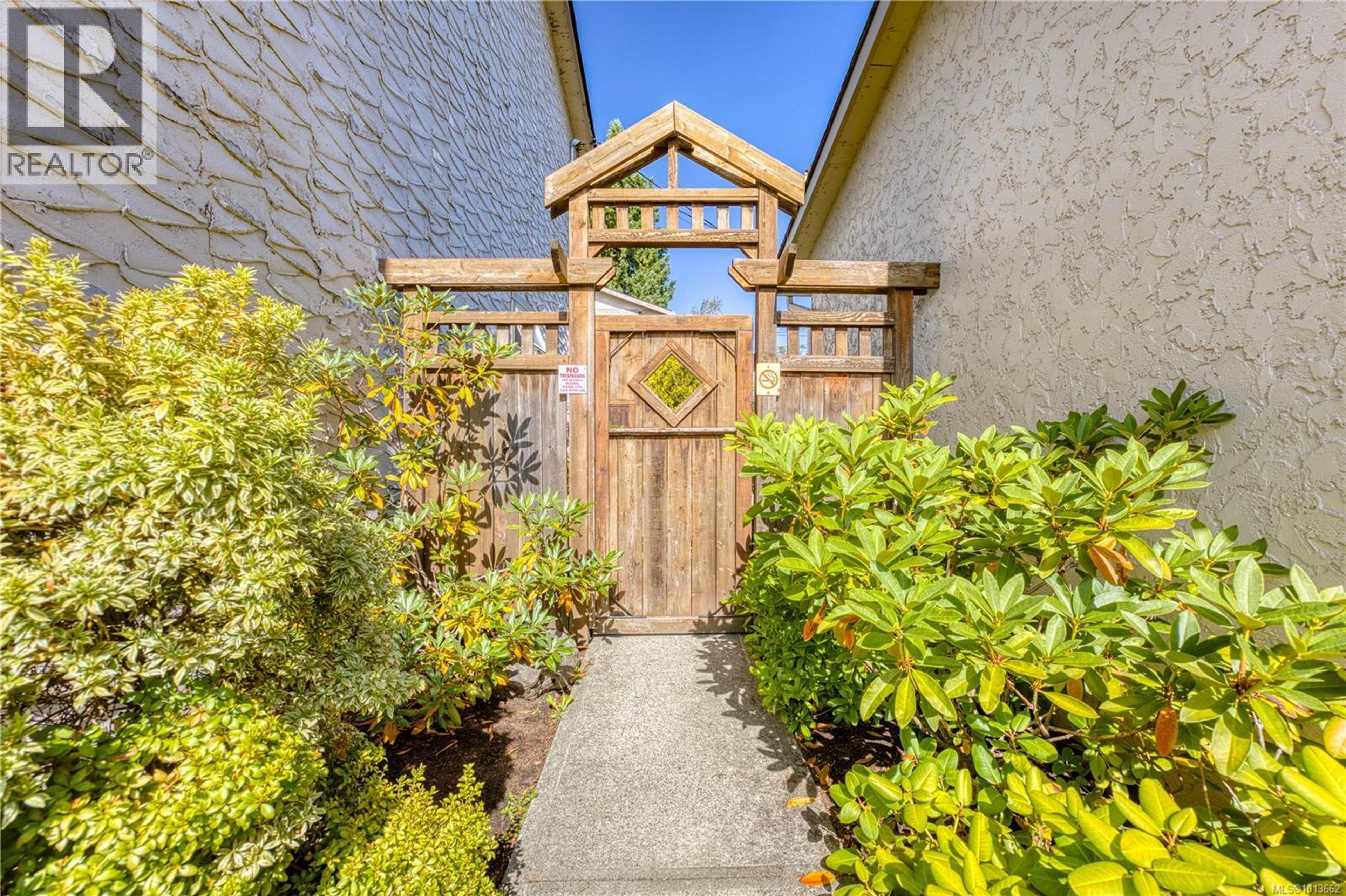 1624 Fuller St, Nanaimo - Exteriors - Photo 2