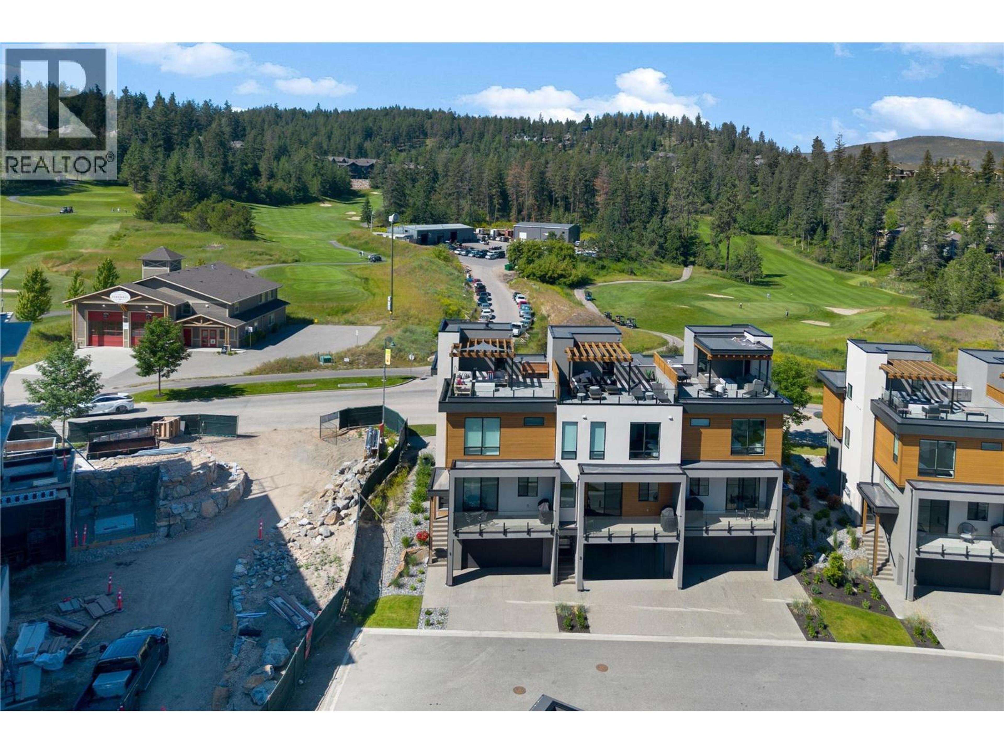 105 Predator Ridge Drive, Vernon - Exteriors - Full Complex View, Drone/Aerial View - Photo 3