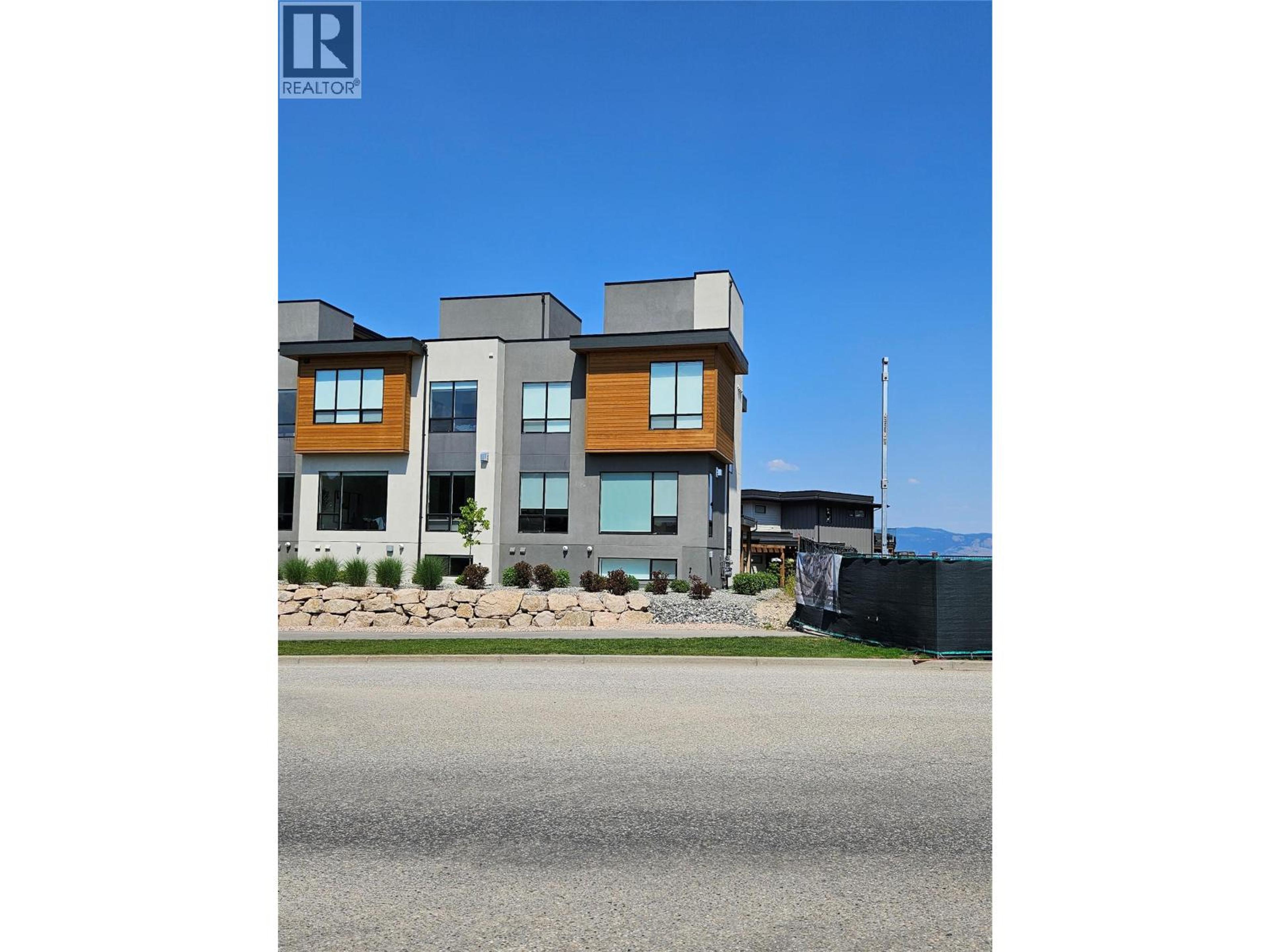 105 Predator Ridge Drive, Vernon - Exteriors - Photo 4