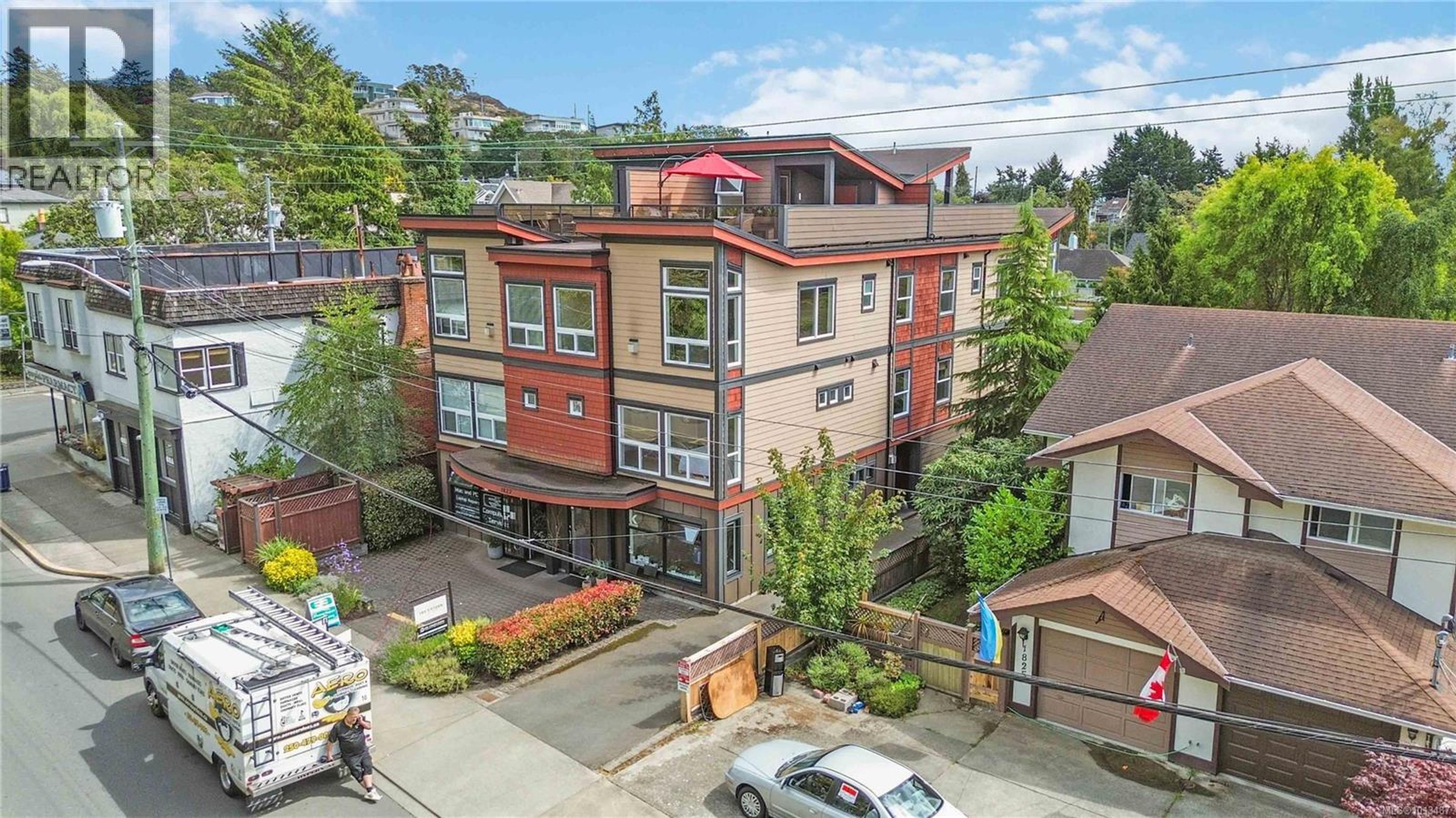 1827 Fairfield Rd, Victoria - Exteriors - Drone/Aerial View - Photo 5