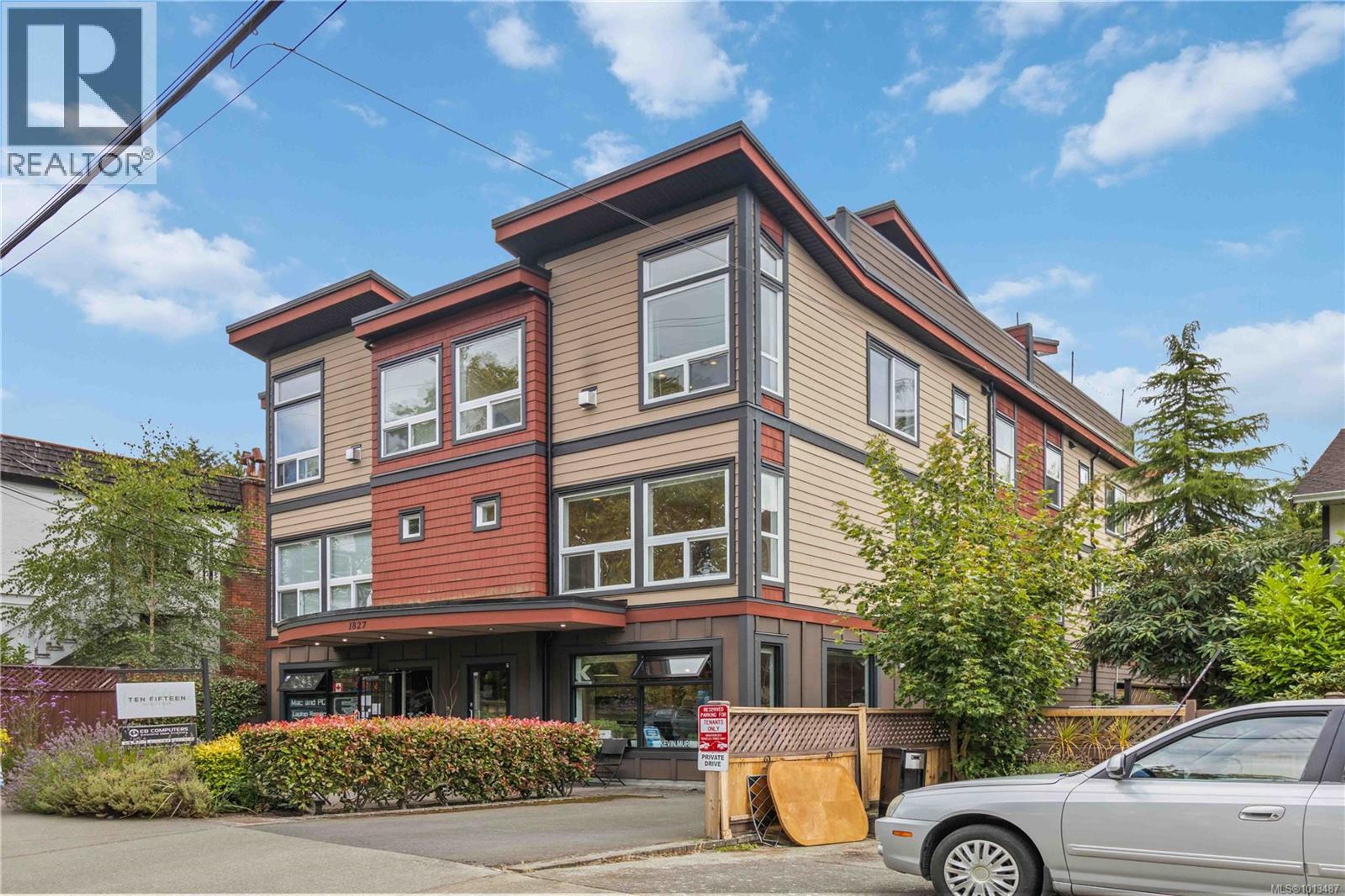 1827 Fairfield Rd, Victoria - Exteriors - Photo 6