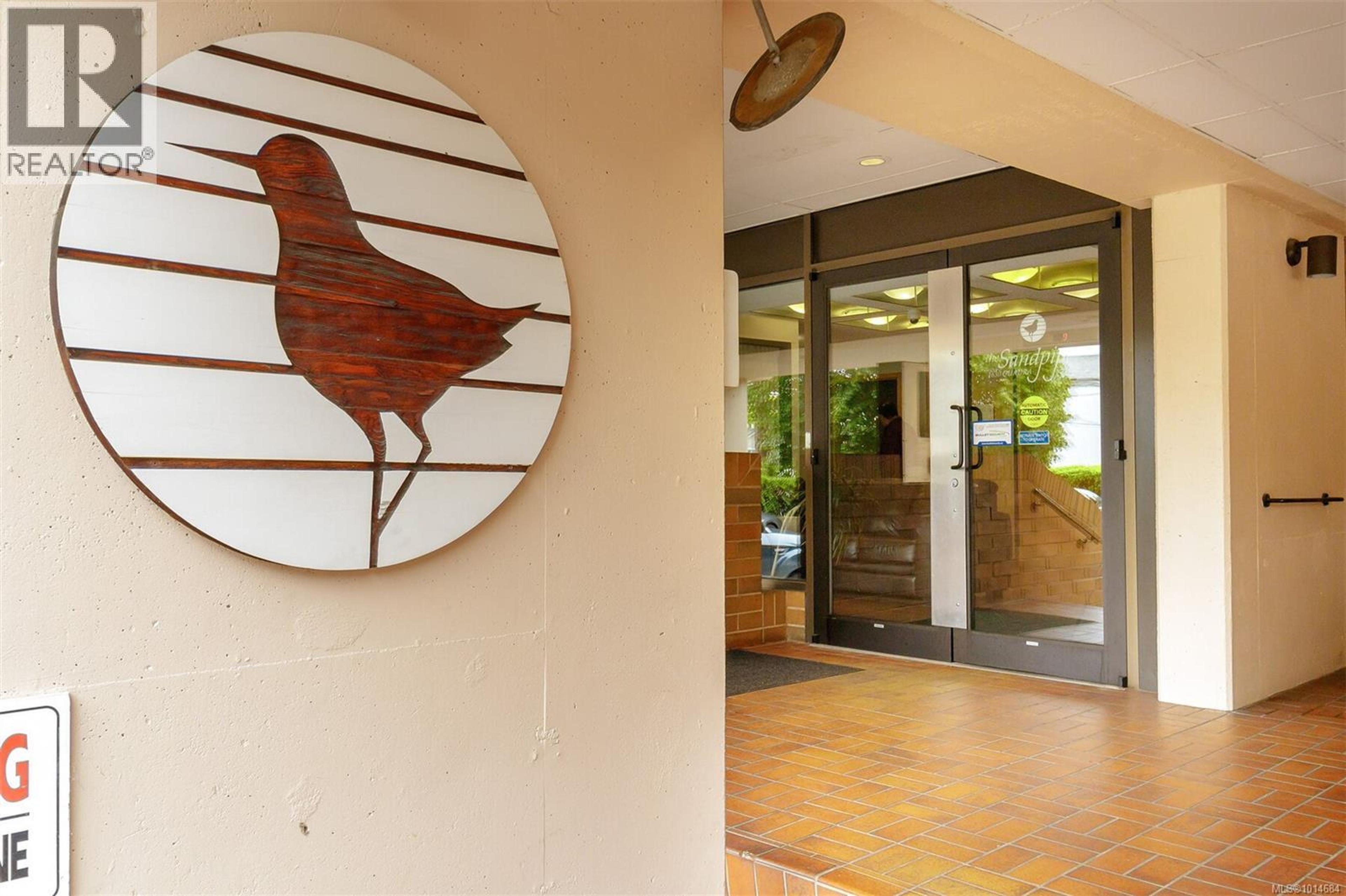 1630 Quadra St, Victoria - Exteriors - Photo 5