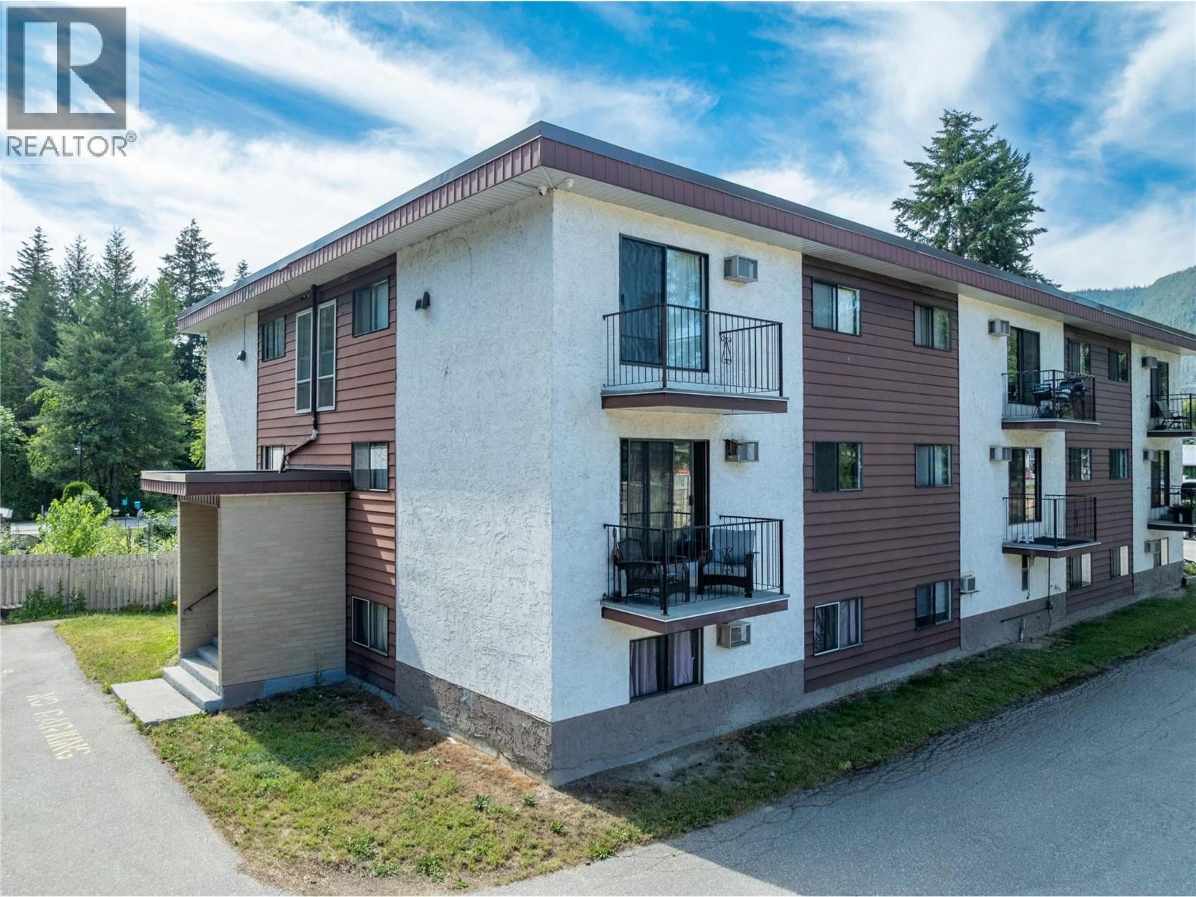 409 Main Street, Sicamous - Exteriors - Photo 4