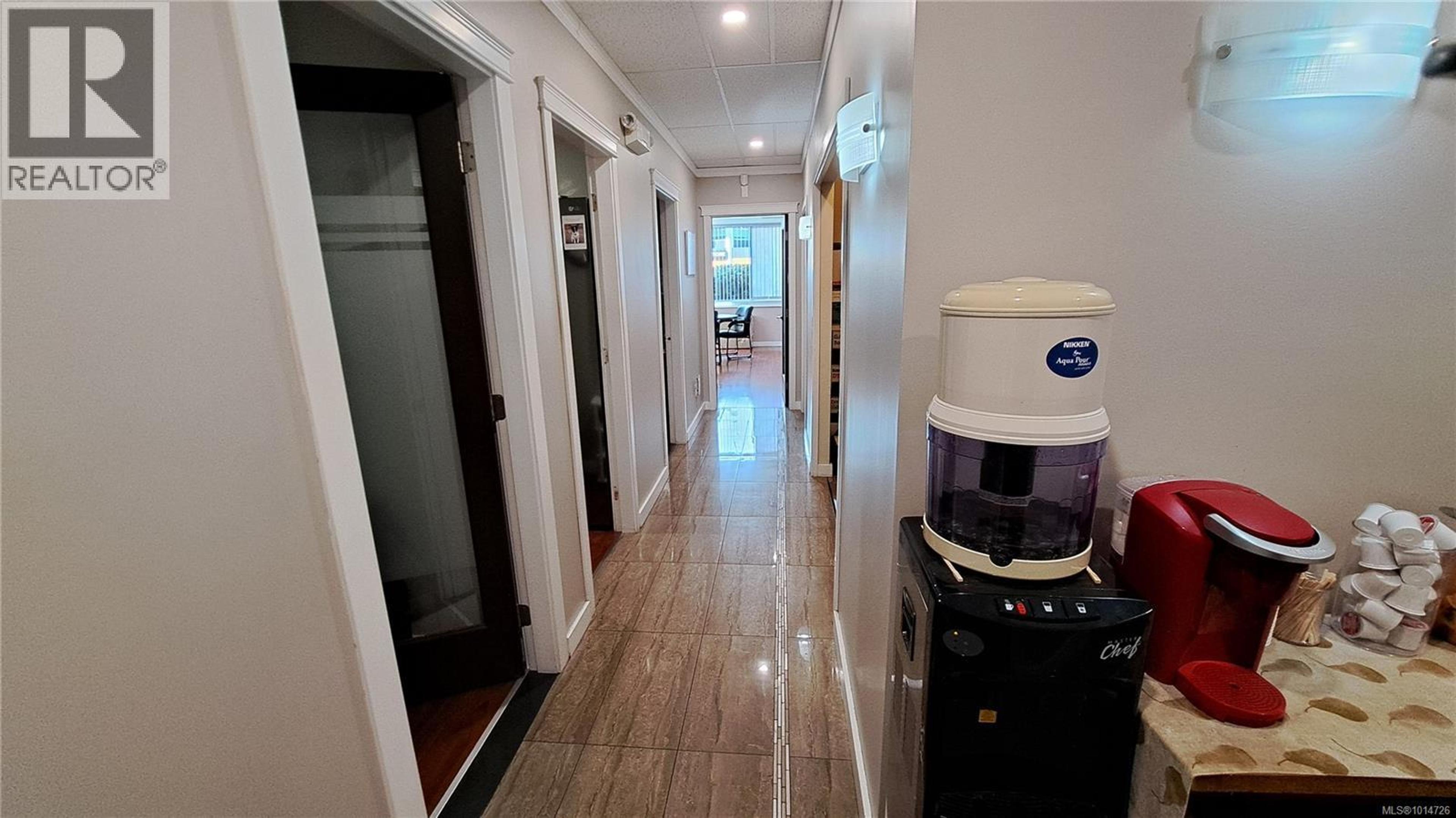 1625 Oak Bay Ave, Victoria - Common Areas - Lobbies / Hallways / Foyers - Photo 1