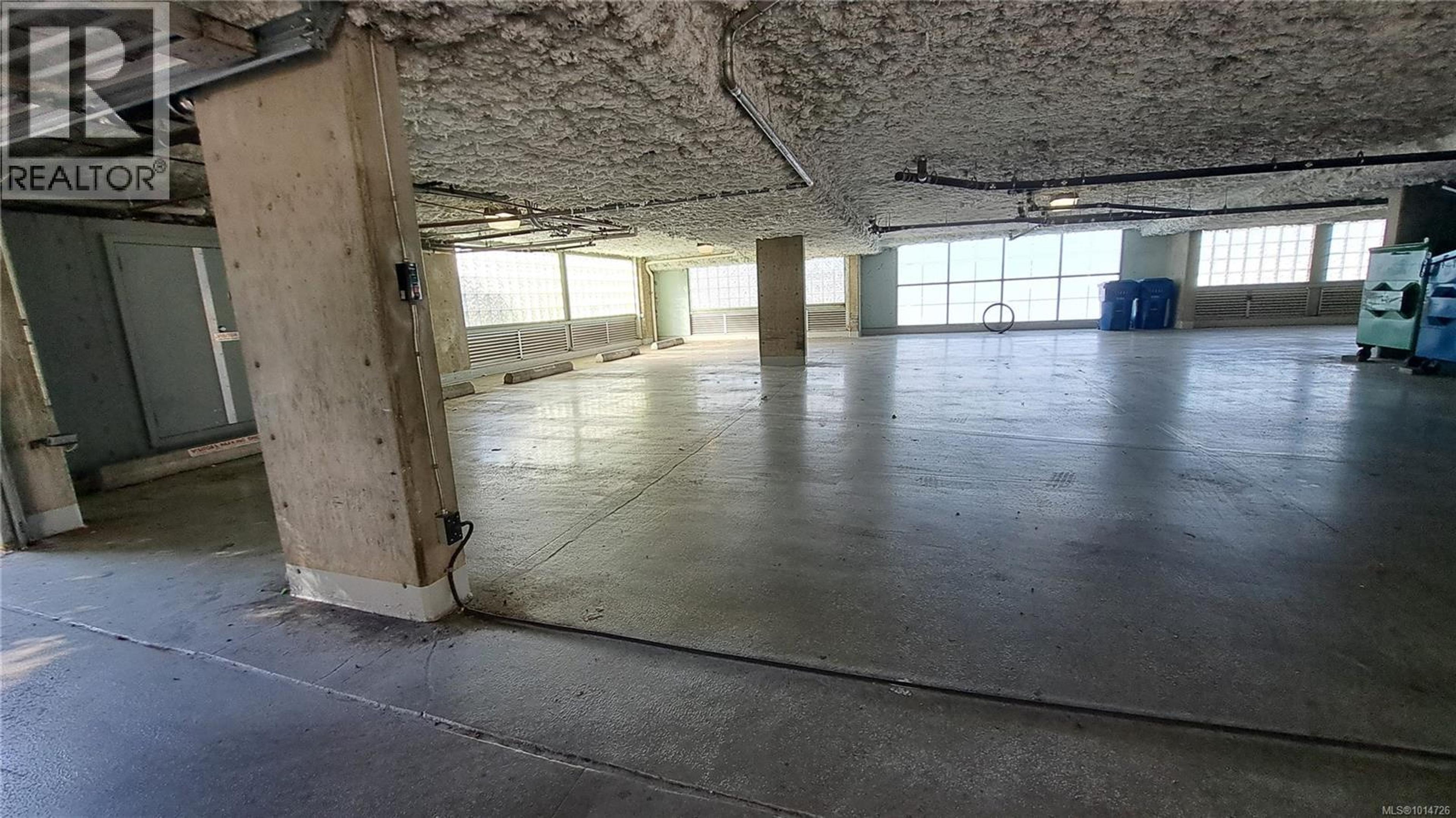 1625 Oak Bay Ave, Victoria - Common Areas - Parking - Photo 2