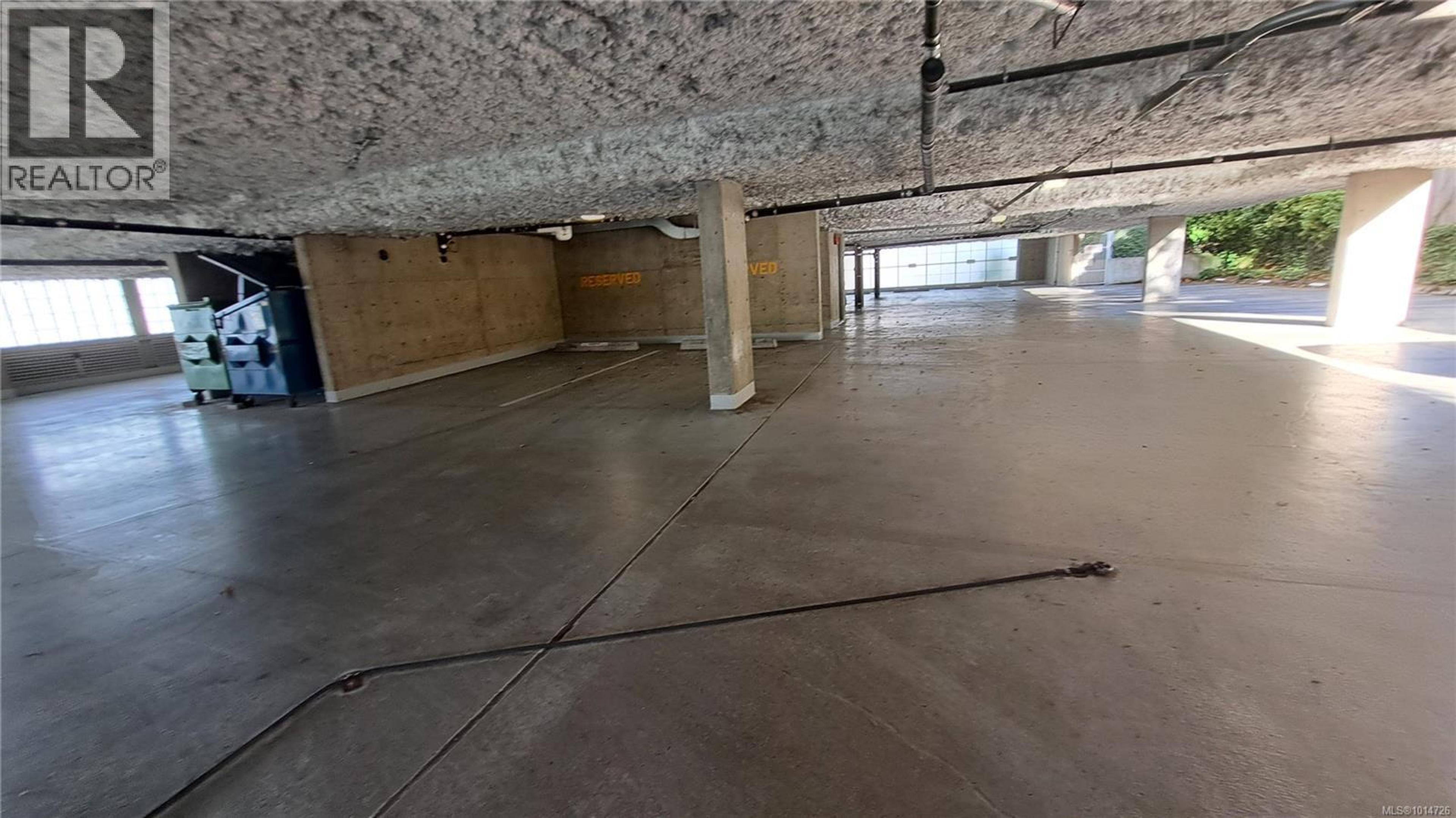 1625 Oak Bay Ave, Victoria - Common Areas - Parking - Photo 3