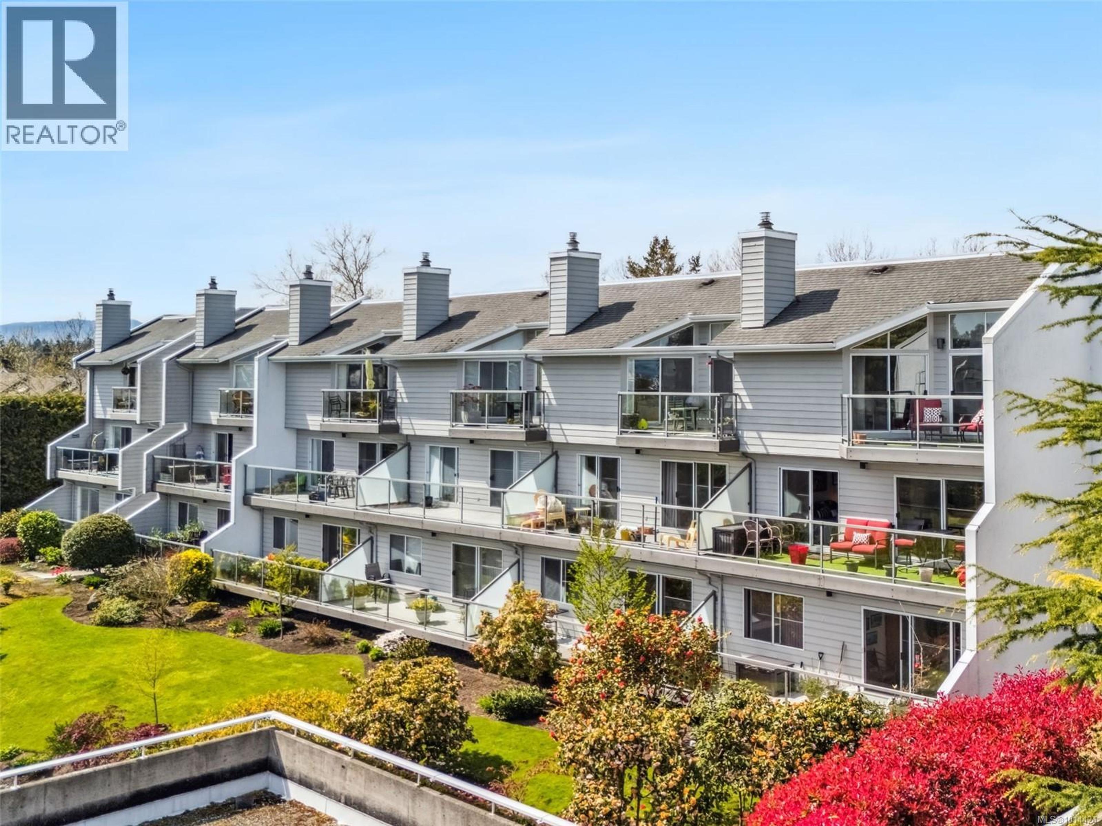 10459 Resthaven Dr, Sidney - Exteriors - Full Complex View - Photo 4