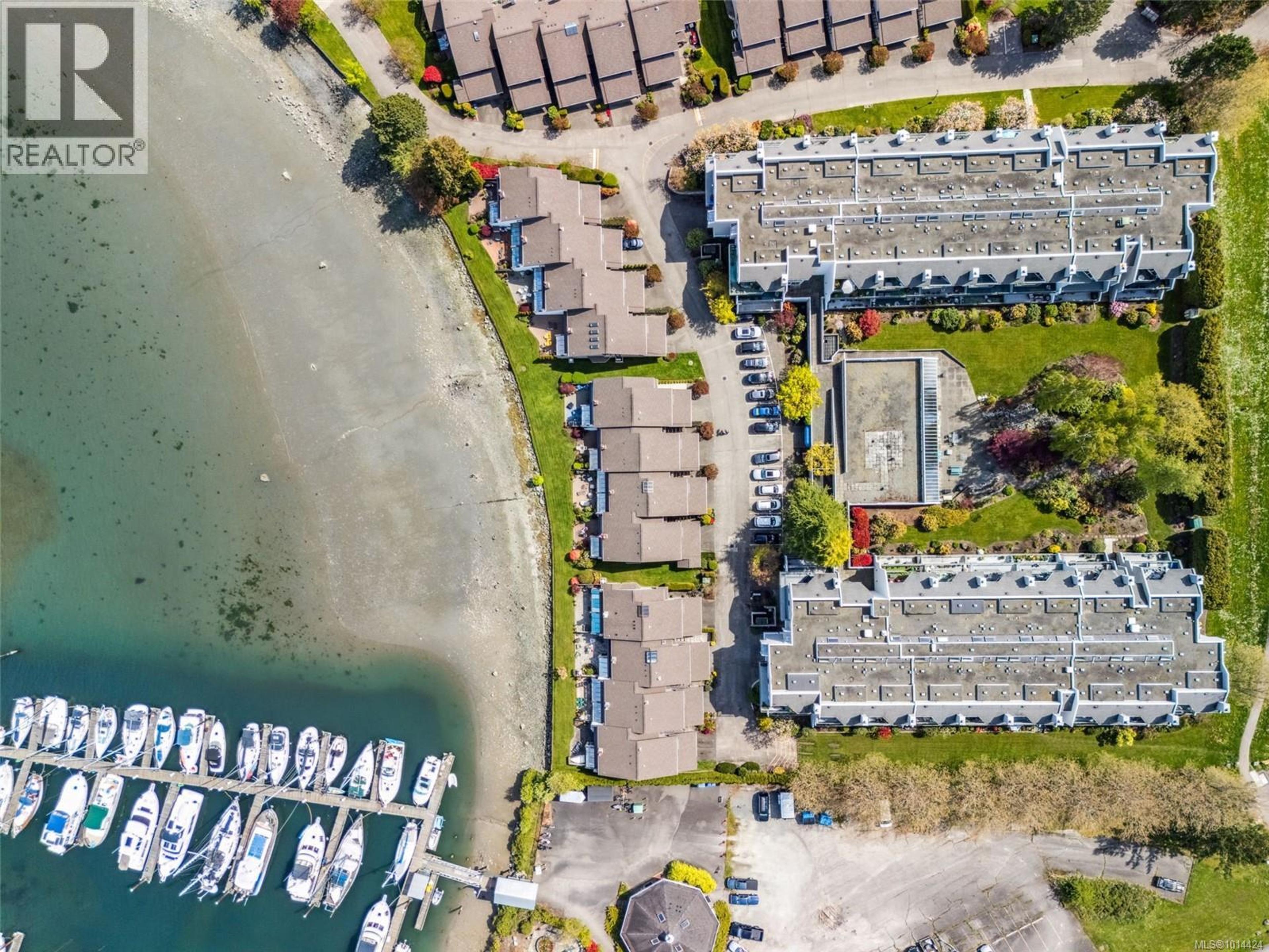 10459 Resthaven Dr, Sidney - Exteriors - Full Complex View, Drone/Aerial View - Photo 5