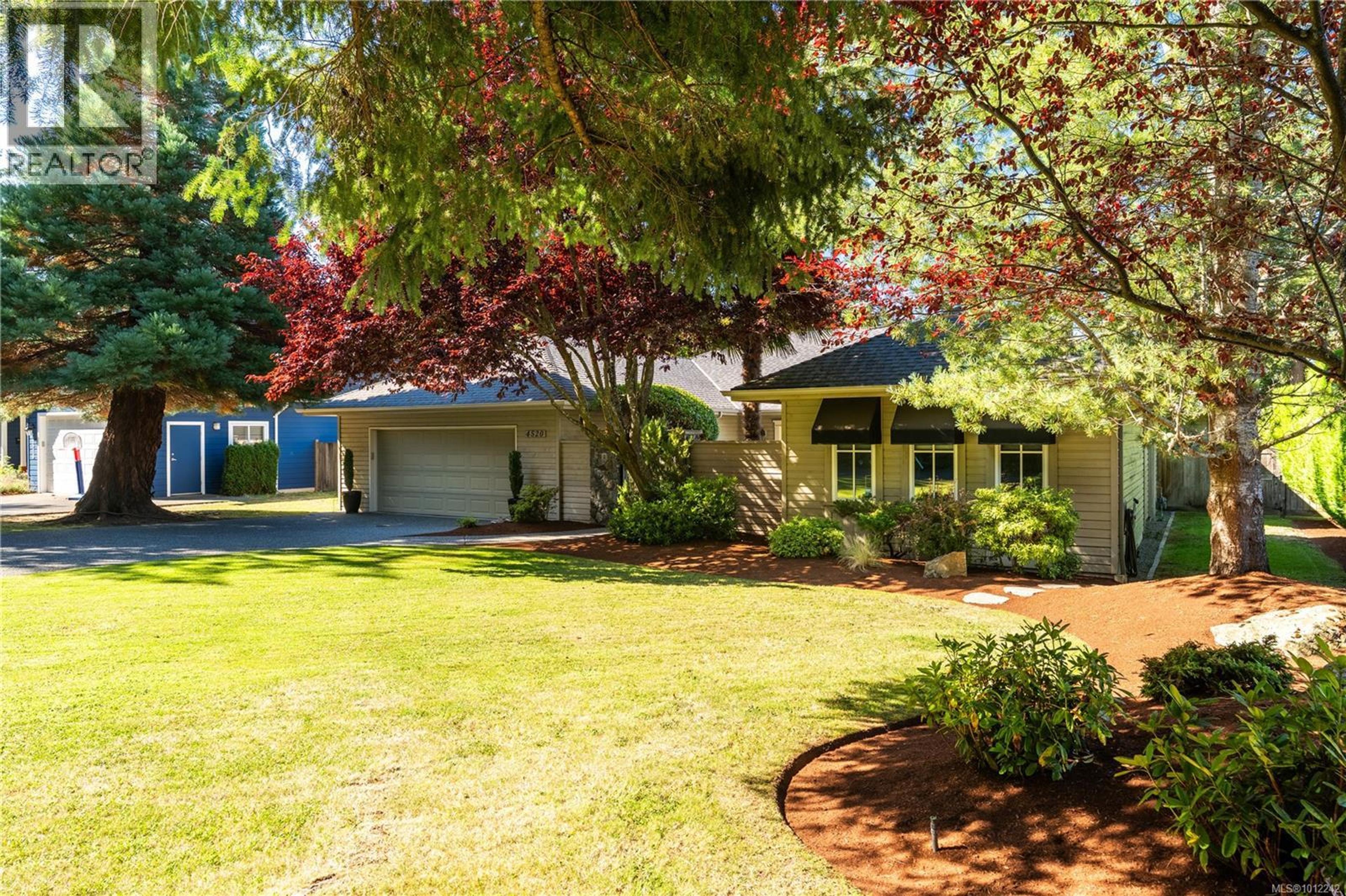 4520 Limerick Lane, Saanich - Exteriors - Photo 2