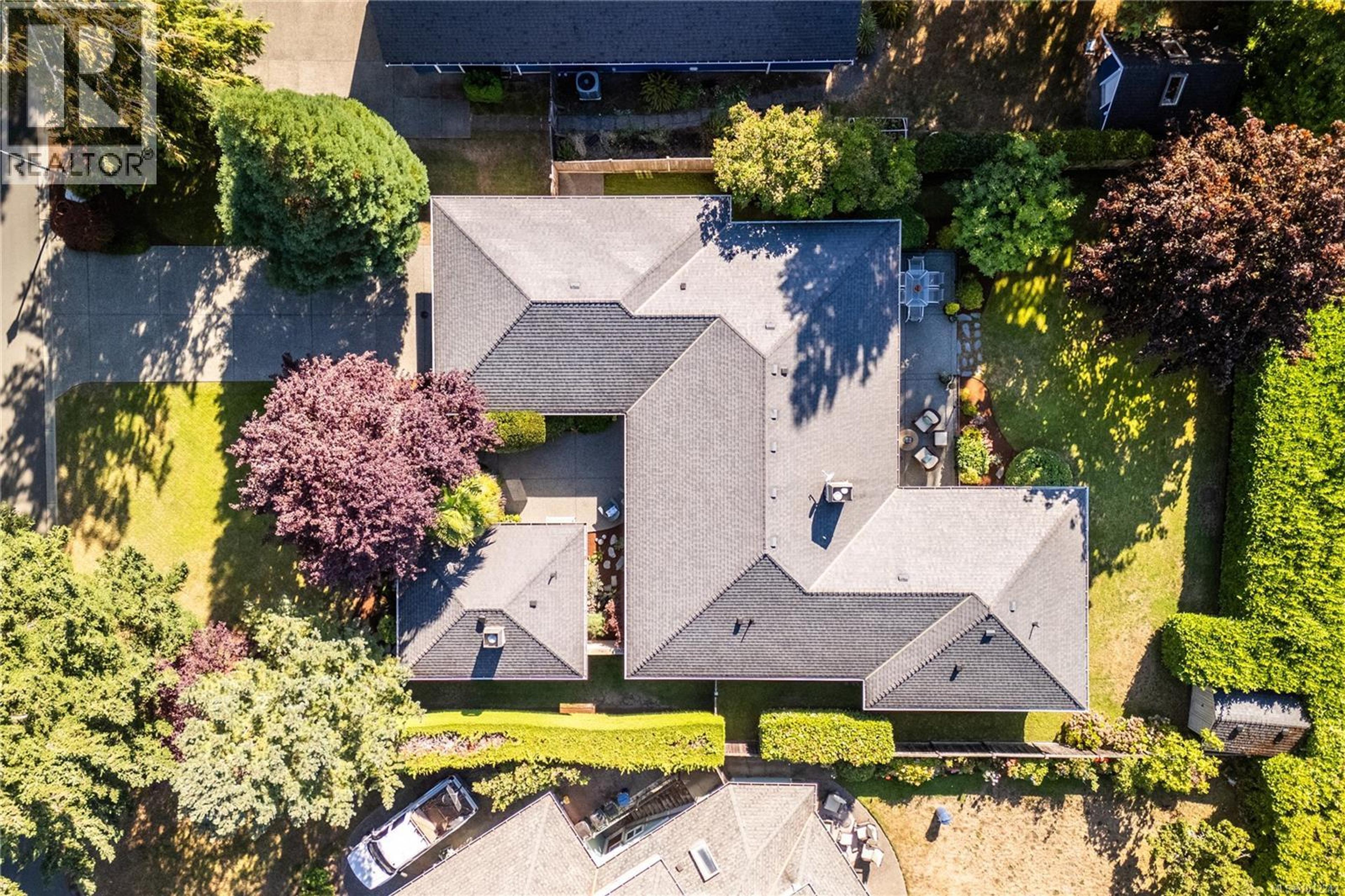 4520 Limerick Lane, Saanich - Exteriors - Drone/Aerial View - Photo 7