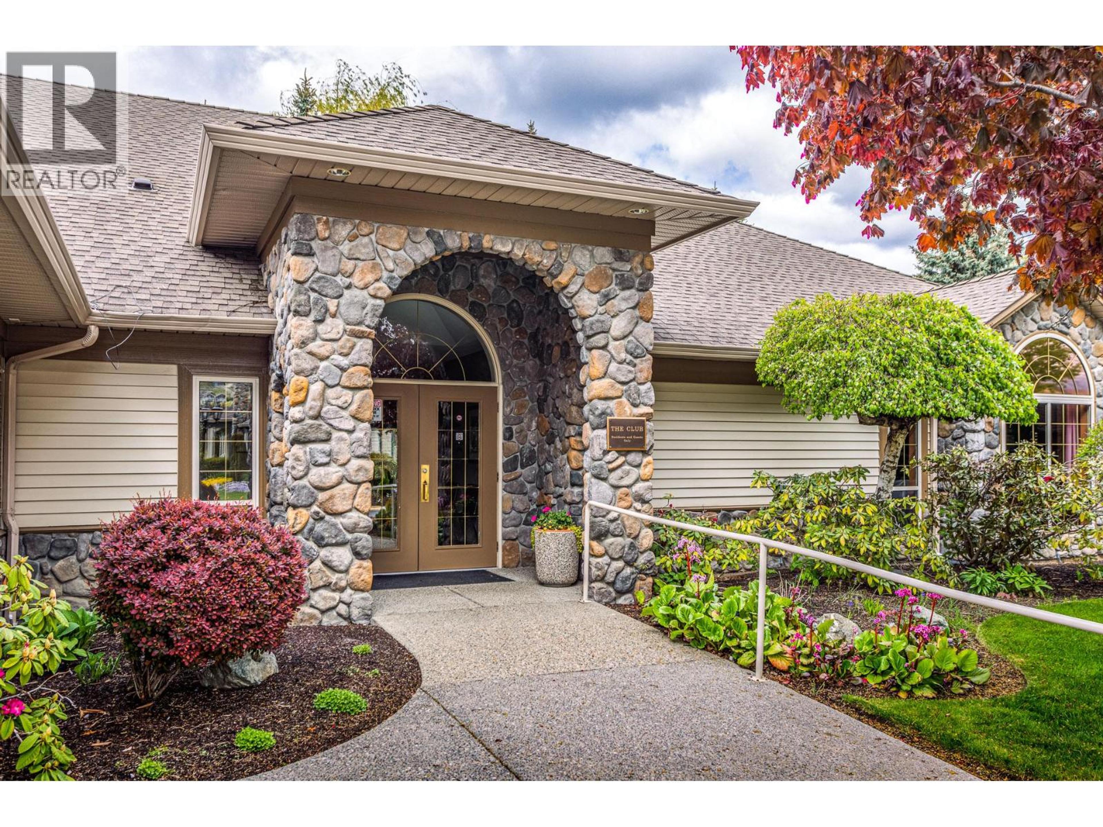 550 Yates Road, Kelowna - Exteriors - Photo 7