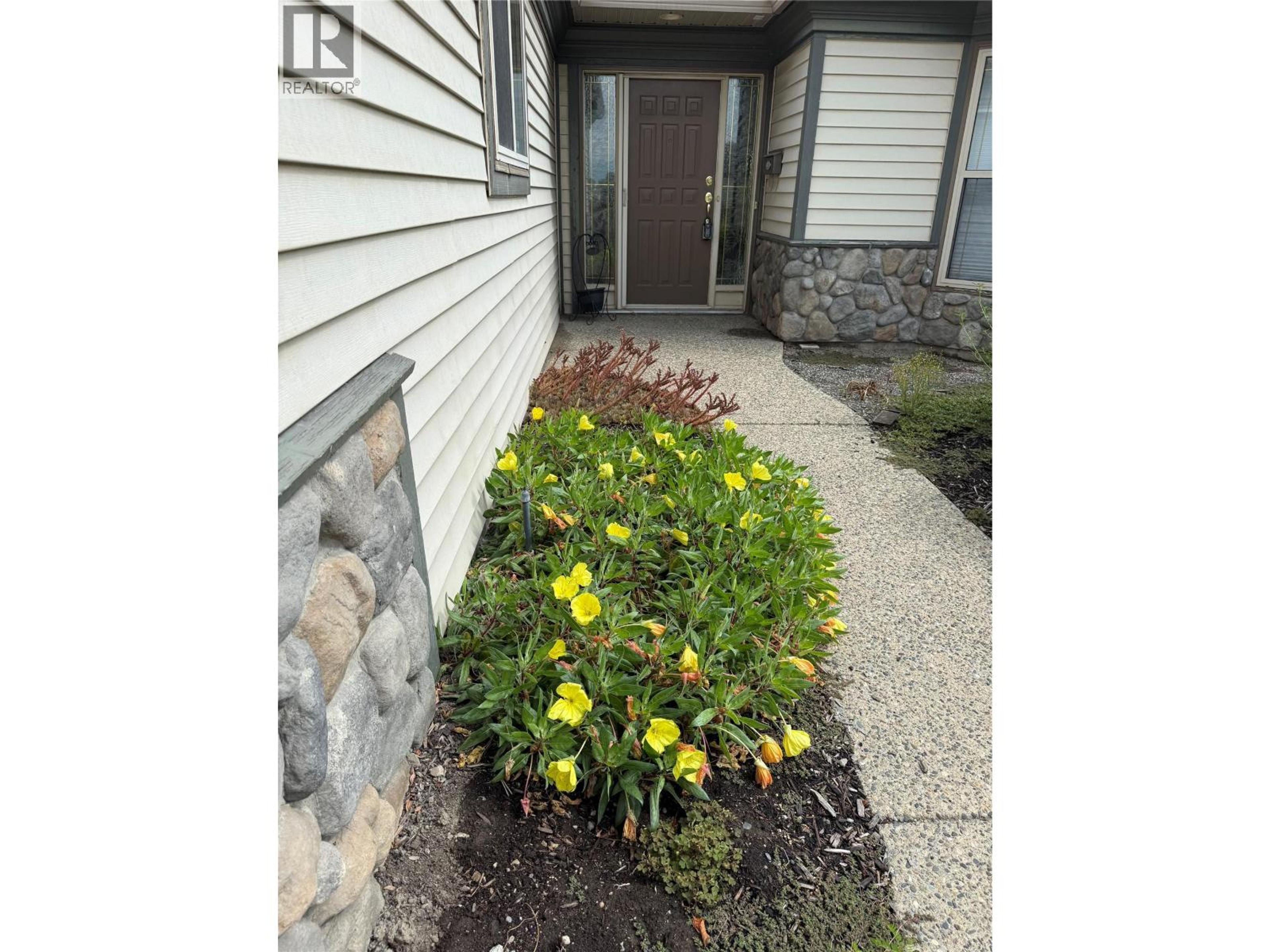 550 Yates Road, Kelowna - Exteriors - Photo 11