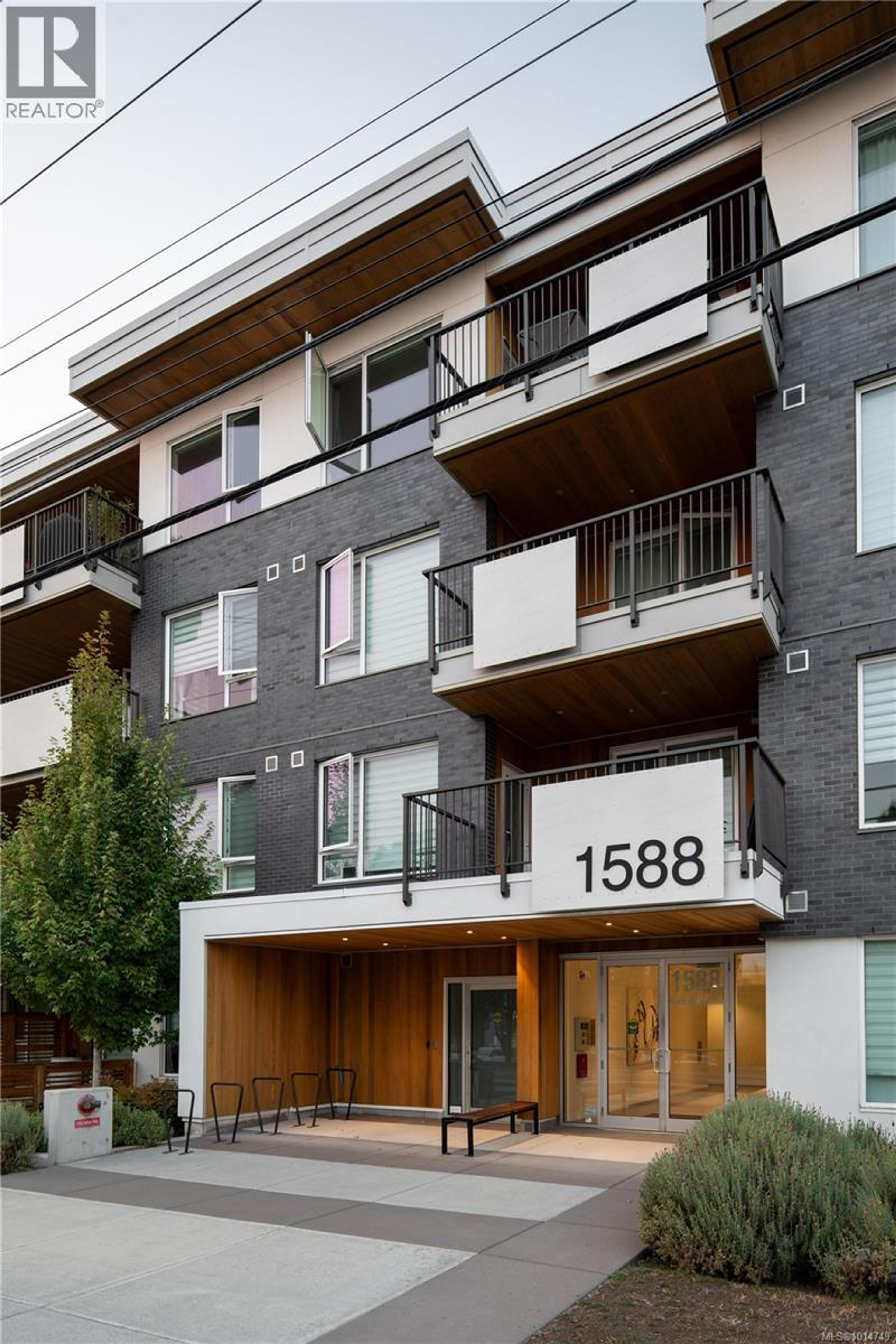 1588 North Dairy Rd, Saanich - Exteriors - Photo 5