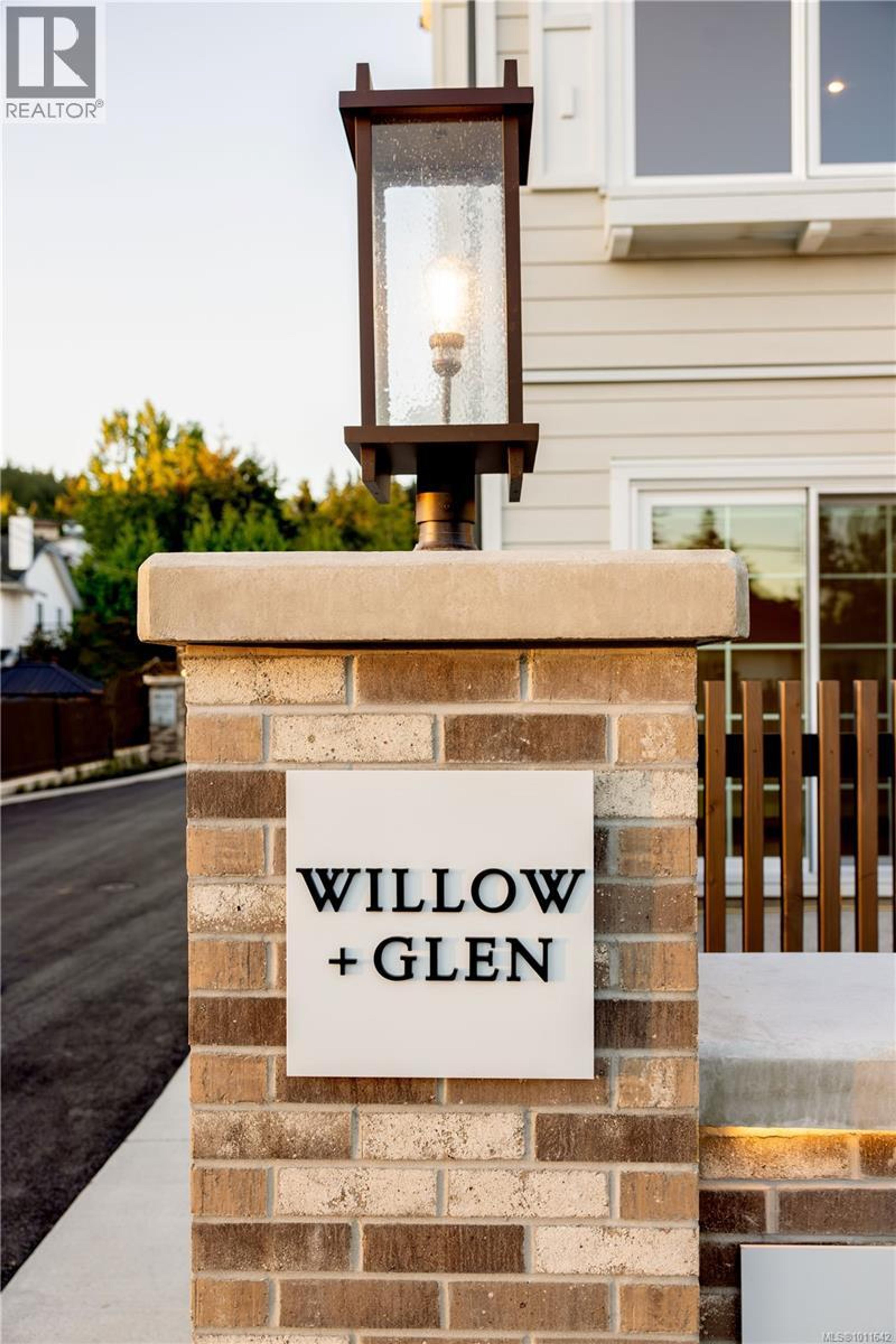 3210 Glendale Pl, Langford - Exteriors - Photo 2