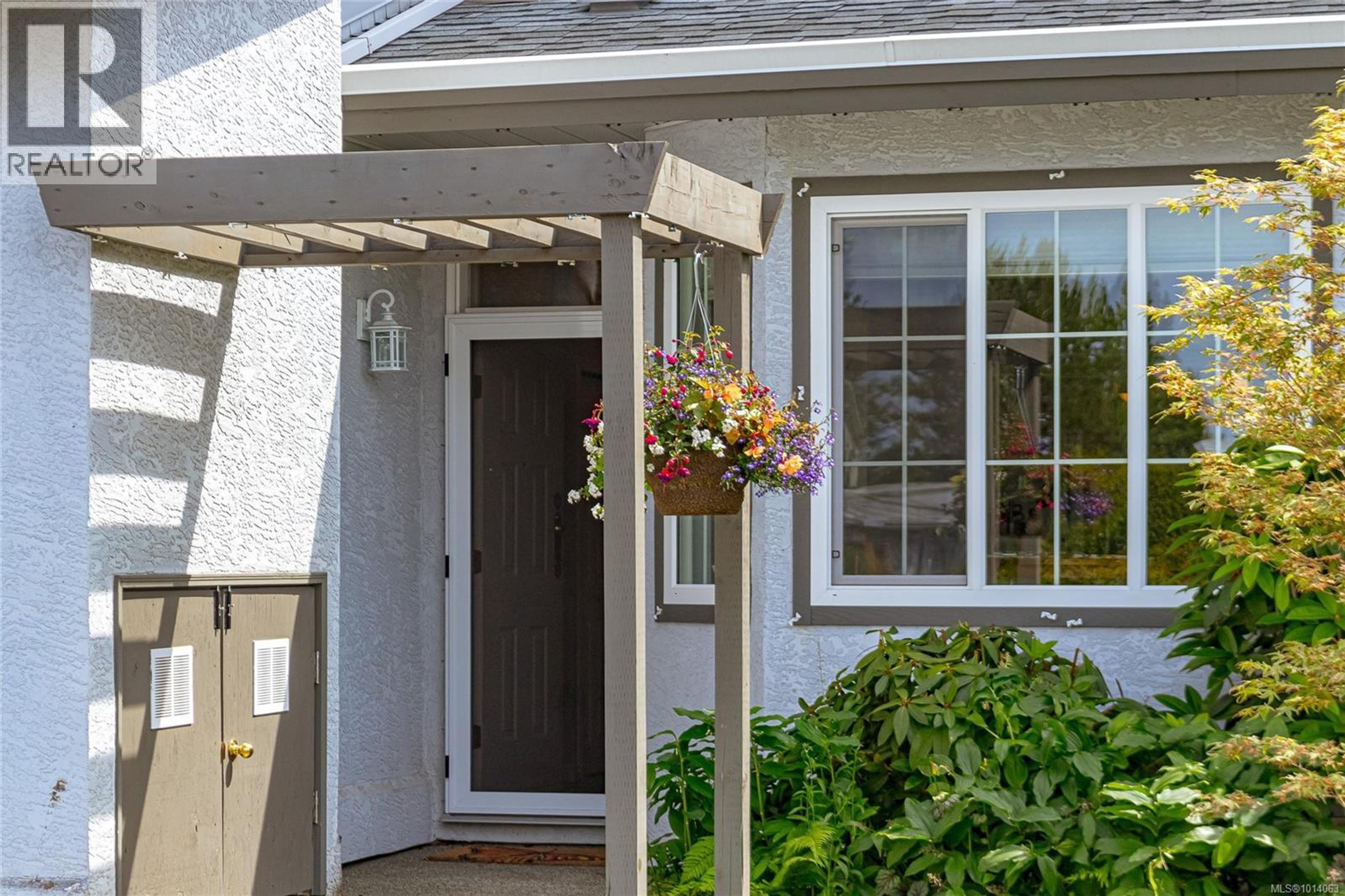 2115 Amelia Ave, Sidney - Exteriors - Photo 2