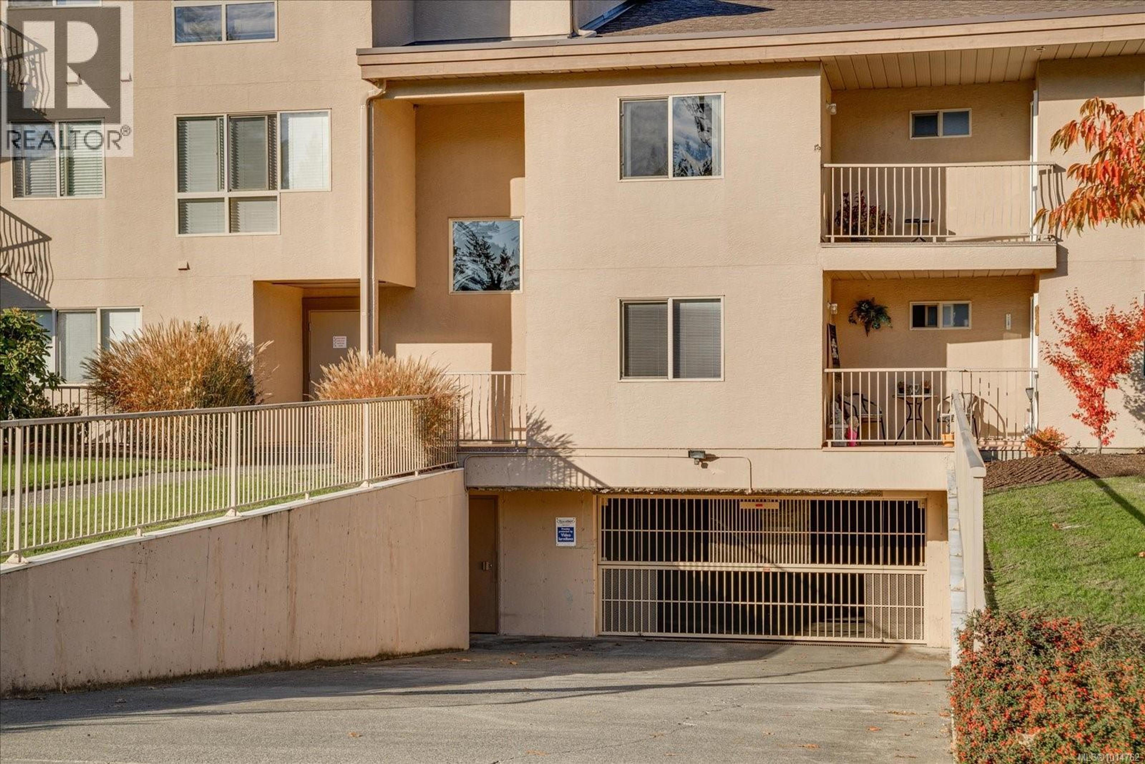 335 Hirst Ave W, Parksville - Exteriors - Photo 5