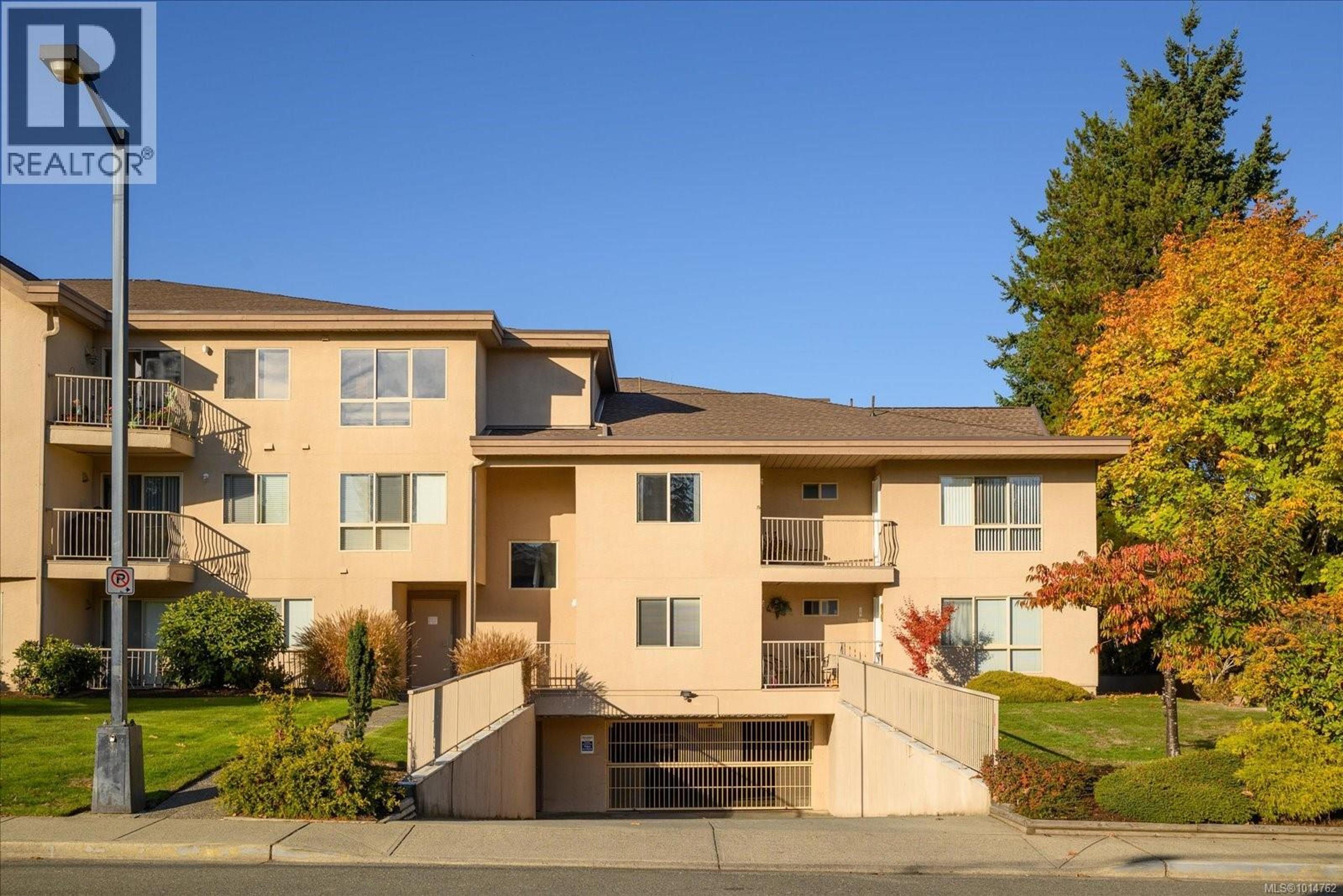 335 Hirst Ave W, Parksville - Exteriors - Photo 6