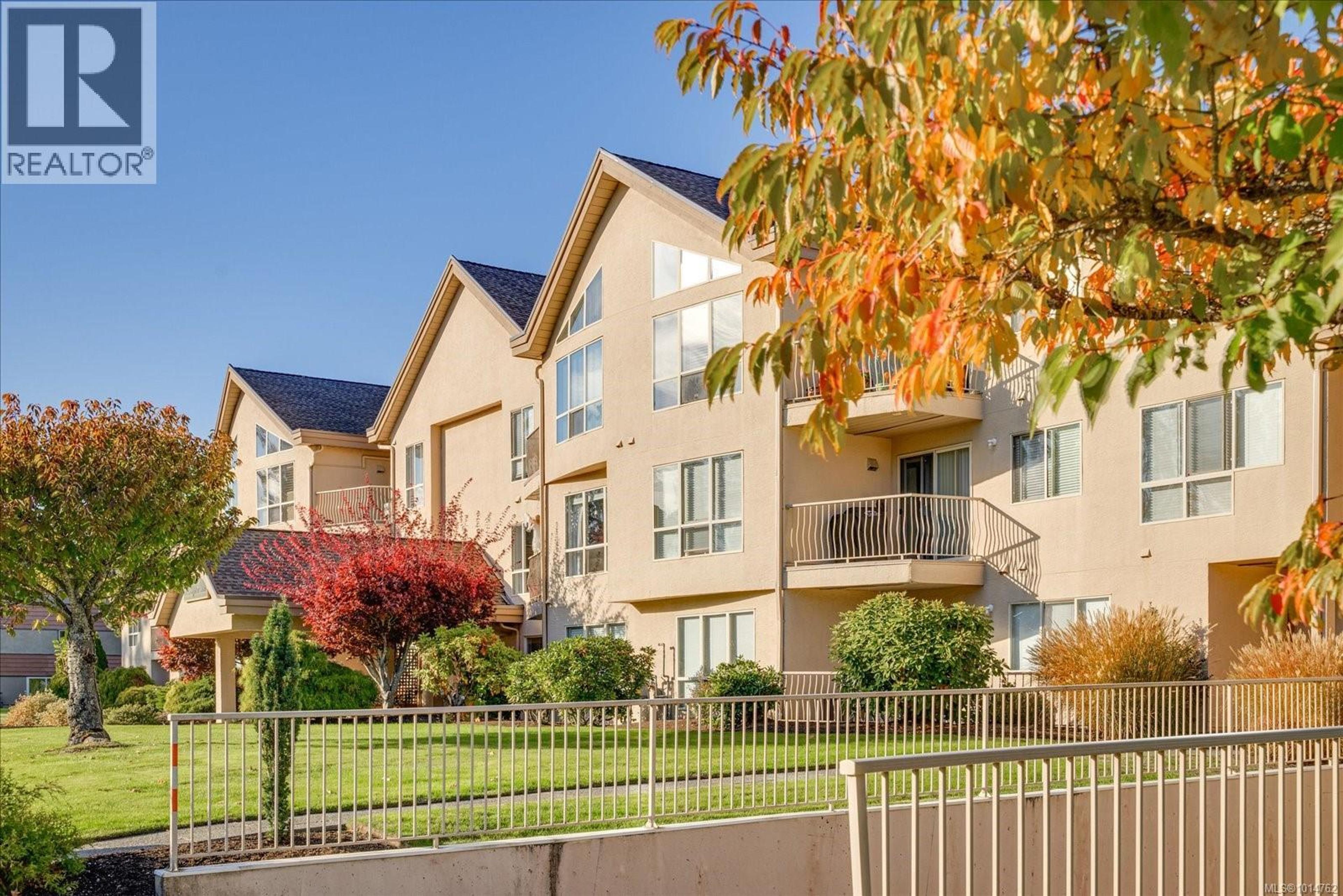 335 Hirst Ave W, Parksville - Exteriors - Full Complex View - Photo 7