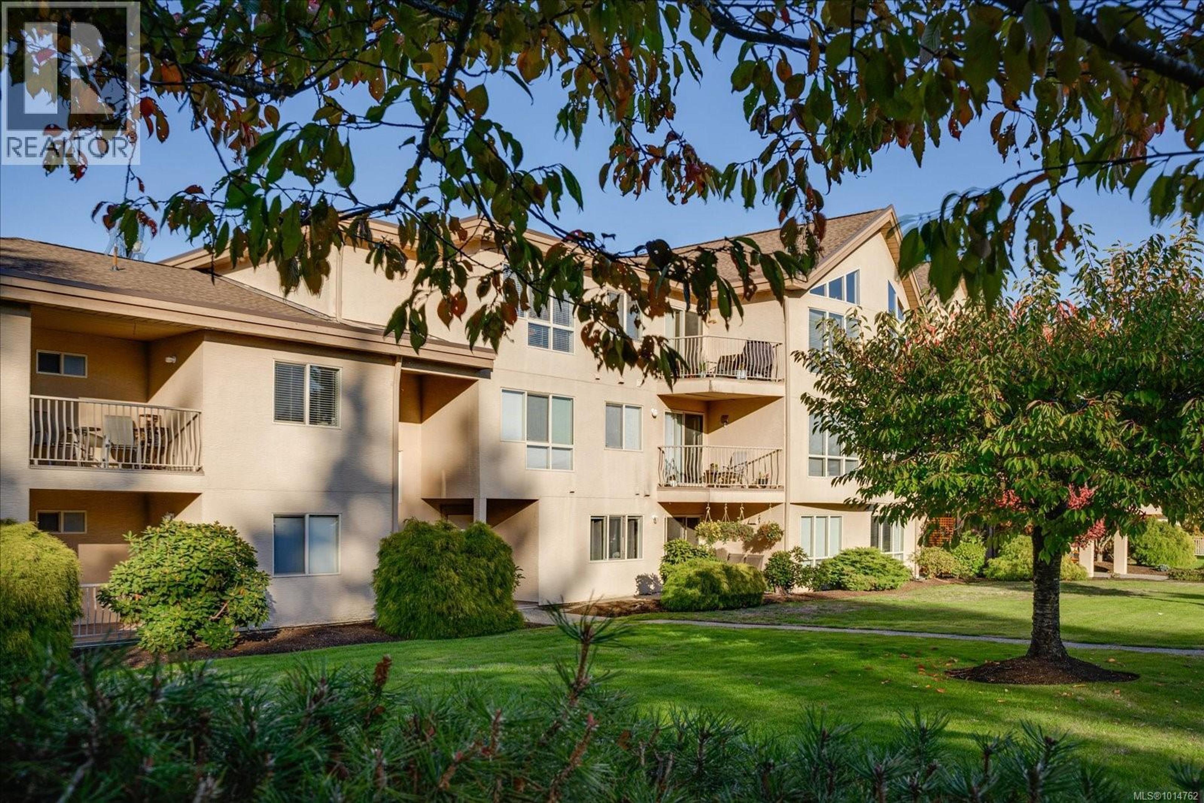 335 Hirst Ave W, Parksville - Exteriors - Photo 8