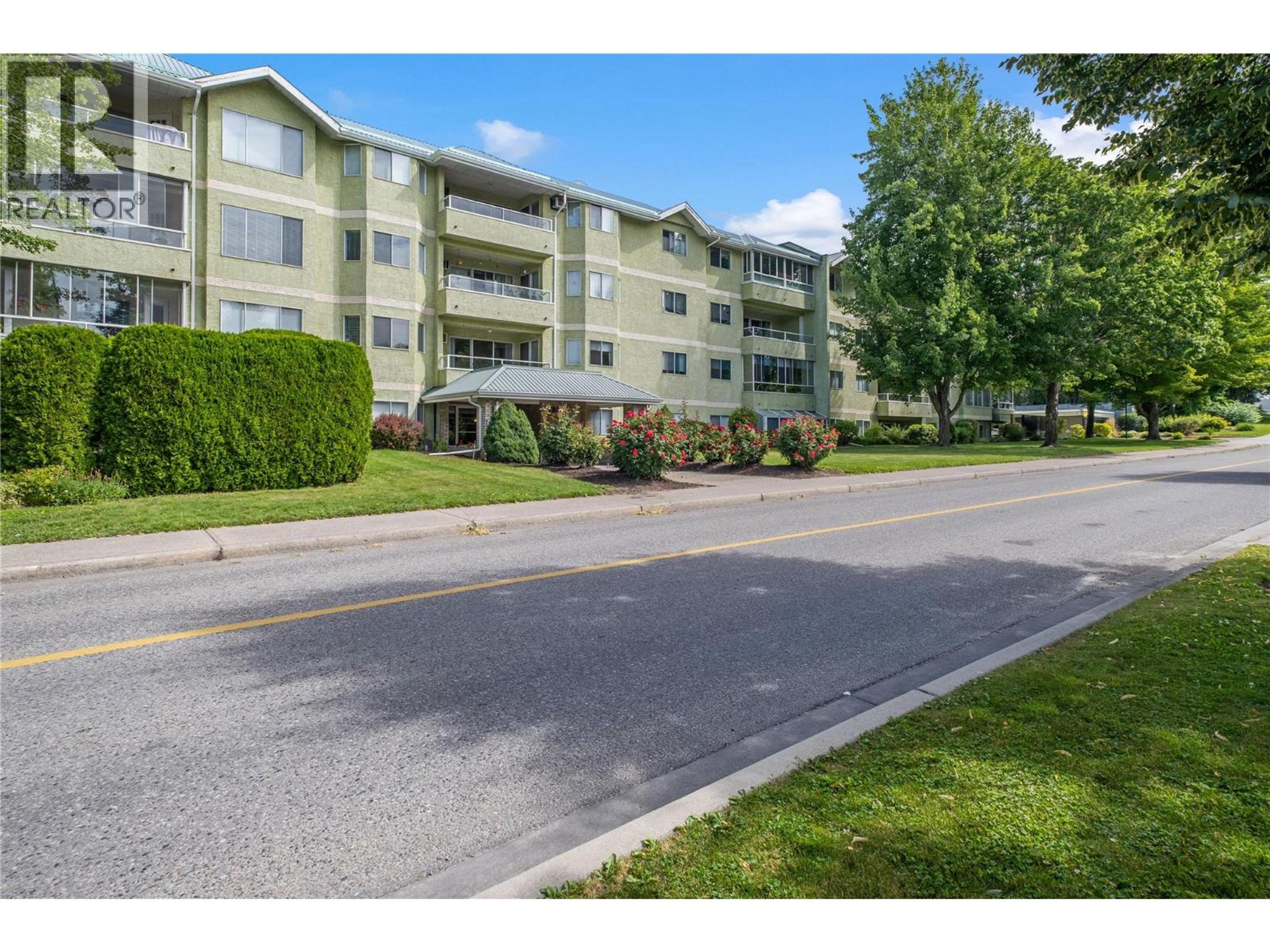 780 Houghton Road, Kelowna - Exteriors - Full Complex View - Photo 1