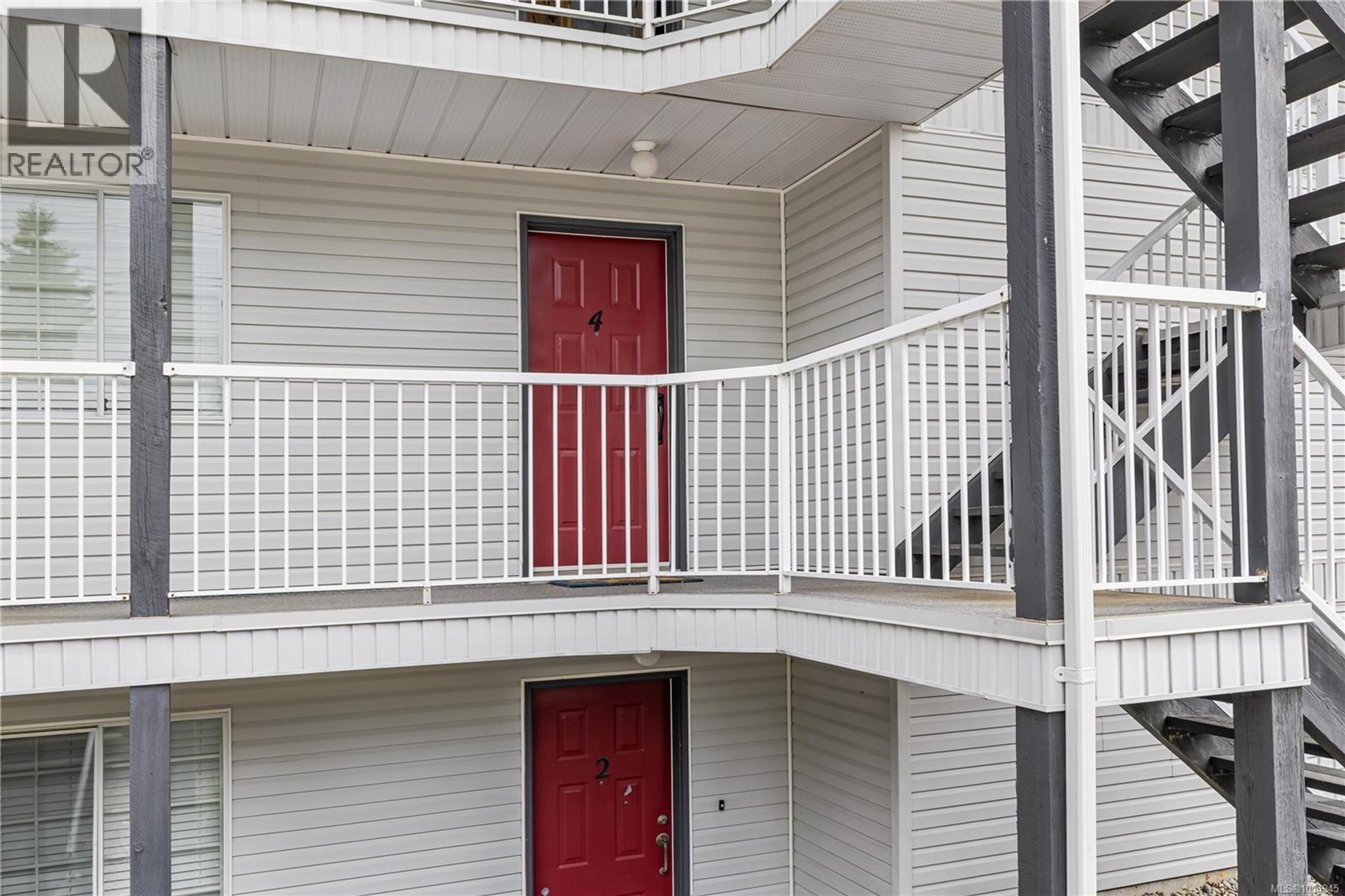 695 Upland Dr, Campbell River - Exteriors - Photo 1