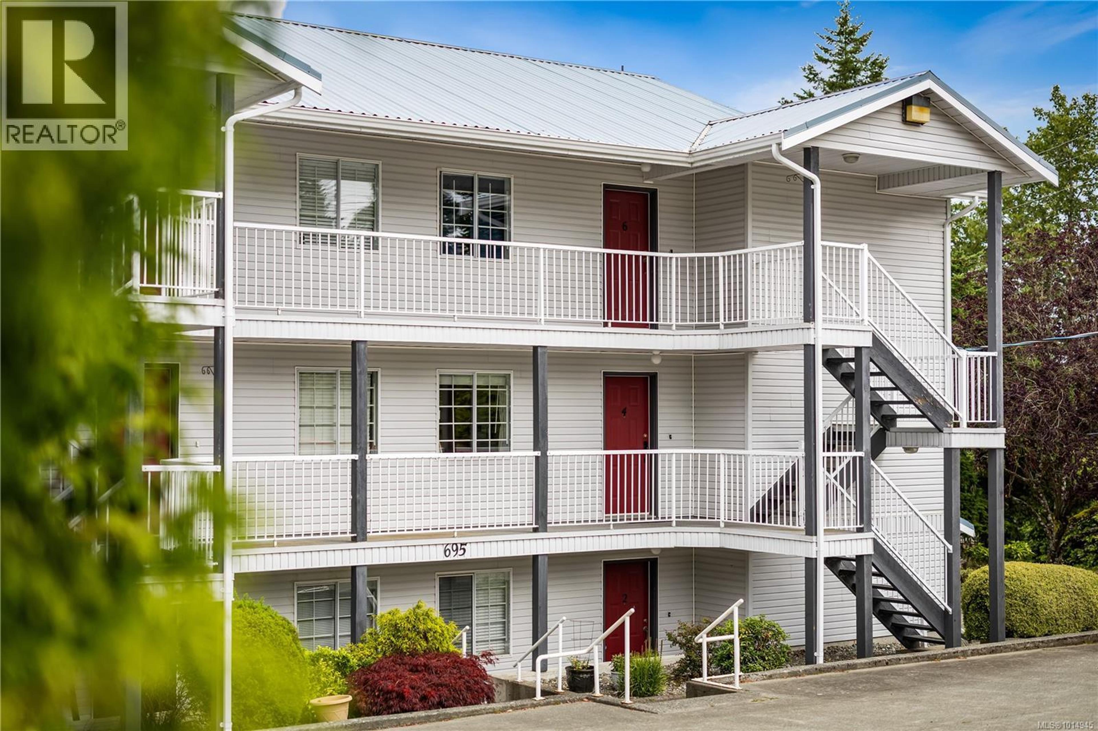 695 Upland Dr, Campbell River - Exteriors - Photo 2