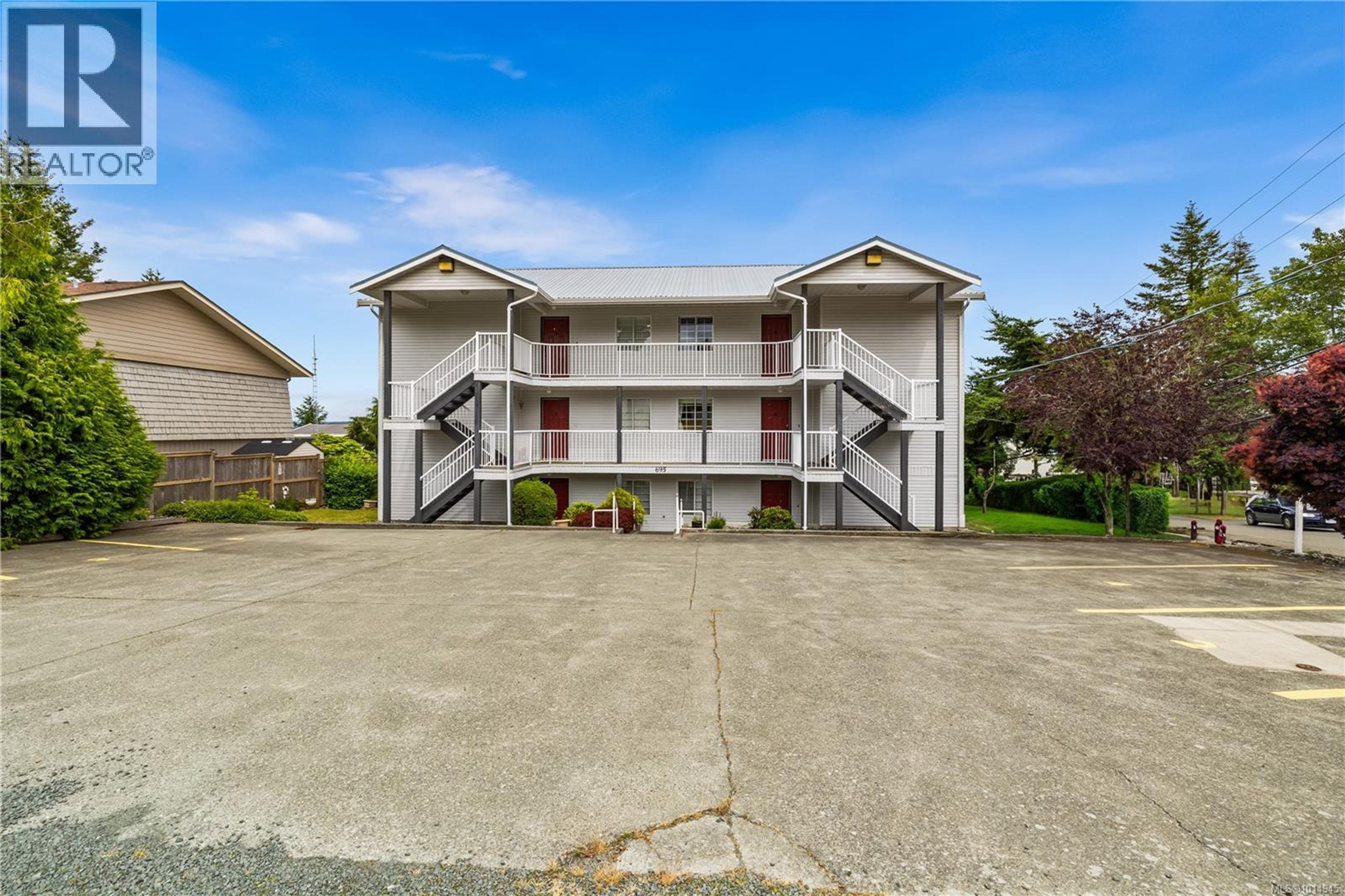 695 Upland Dr, Campbell River - Exteriors - Photo 3