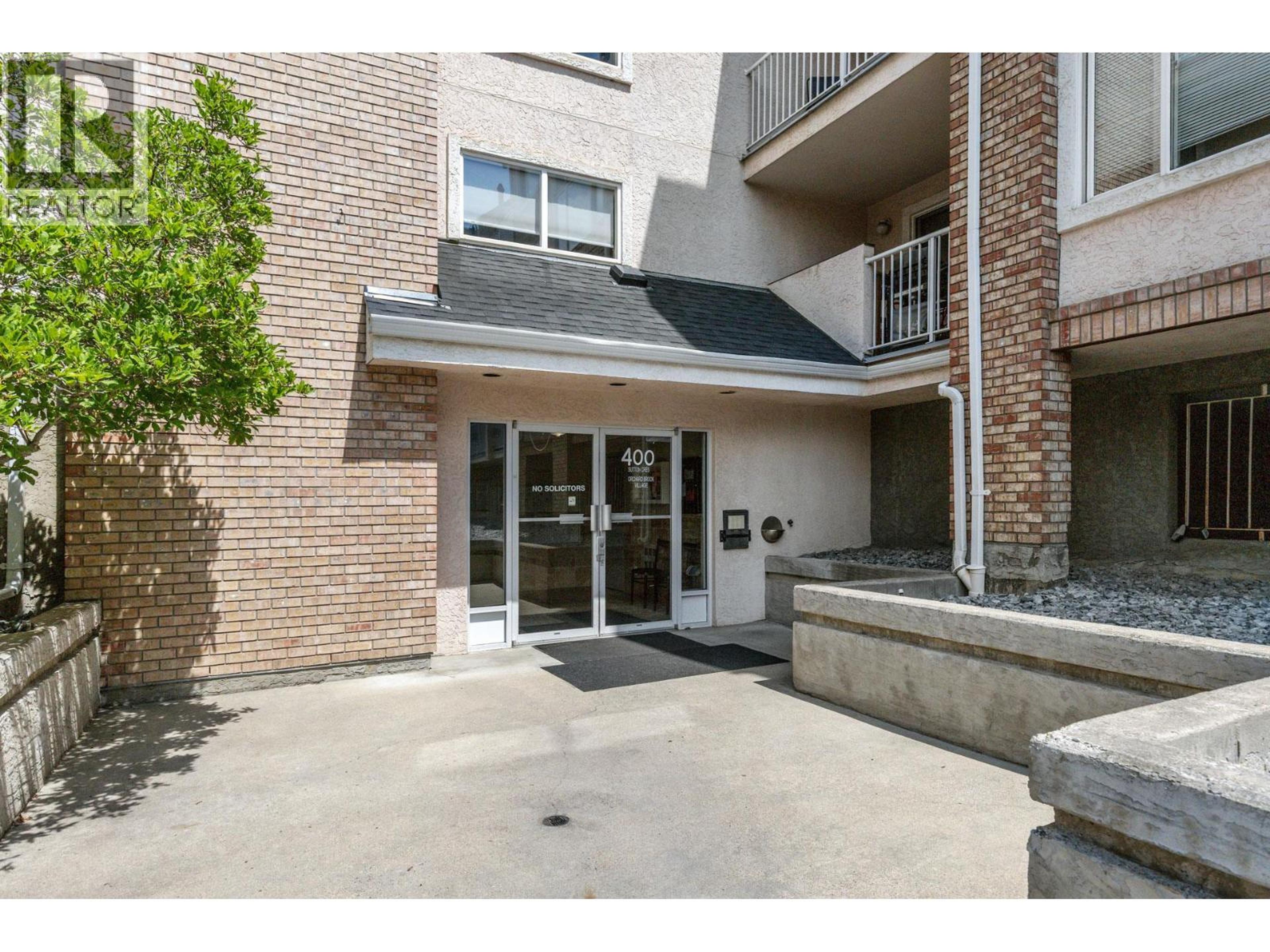 400 Sutton Crescent, Kelowna - Exteriors - Photo 2