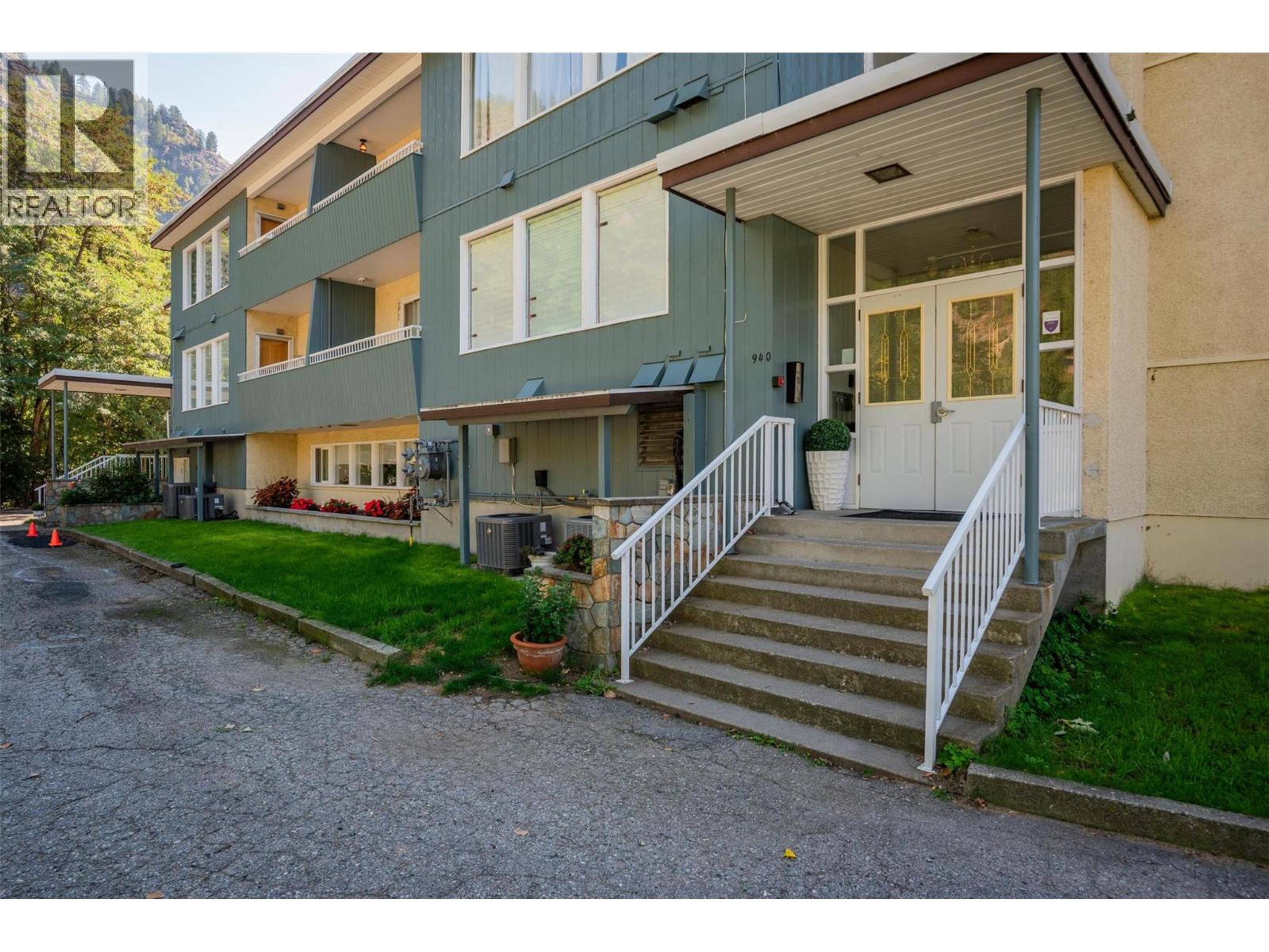 940 CELIA Crescent, Trail - Exteriors - Photo 5