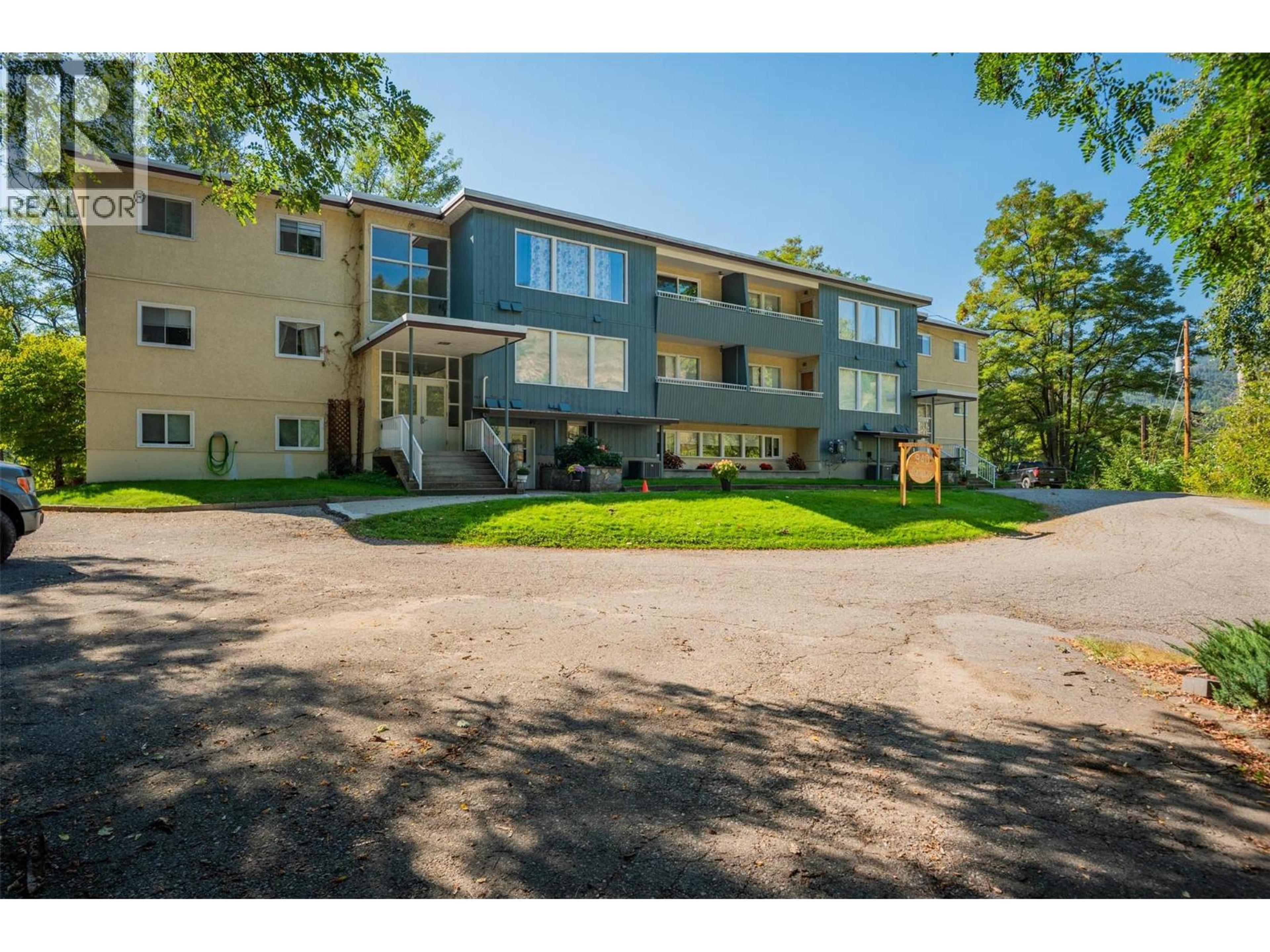 940 CELIA Crescent, Trail - Exteriors - Photo 6