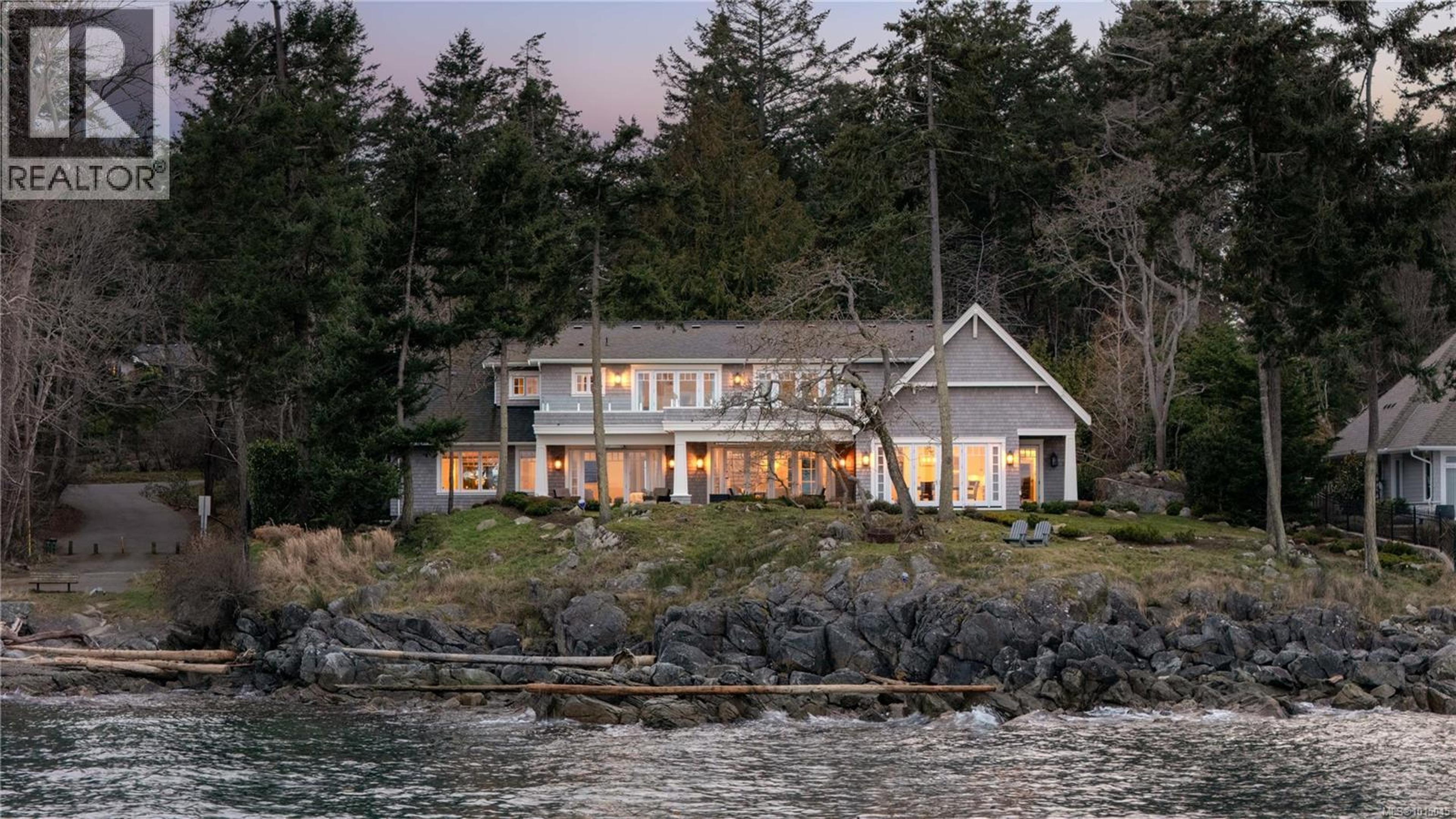 2616 Queenswood Lane, Saanich - Exteriors - Photo 1