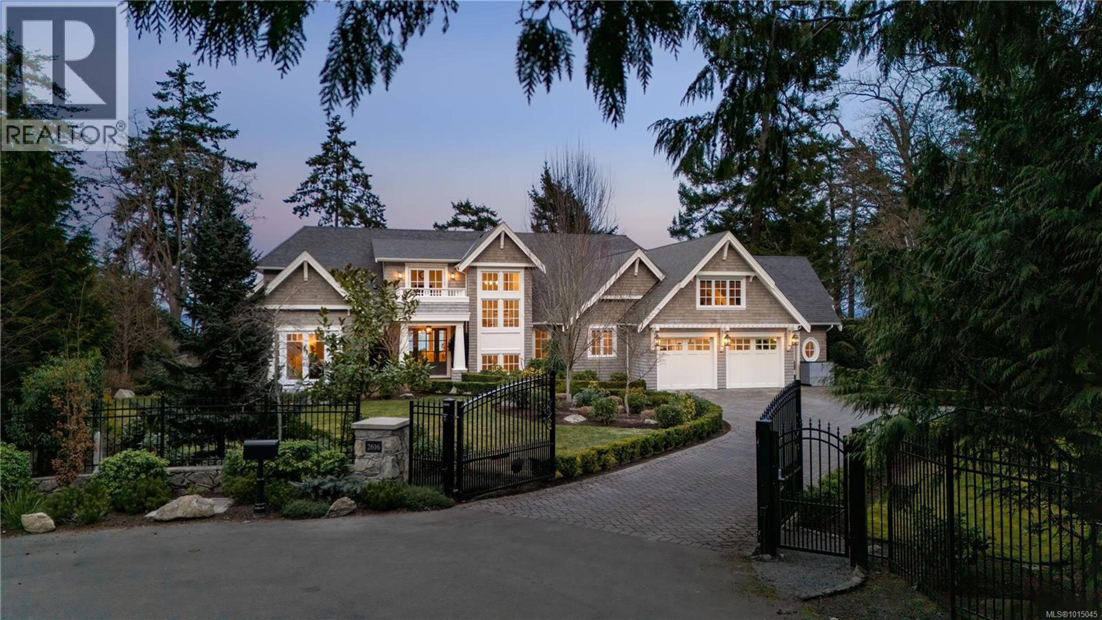 2616 Queenswood Lane, Saanich - Exteriors - Photo 3