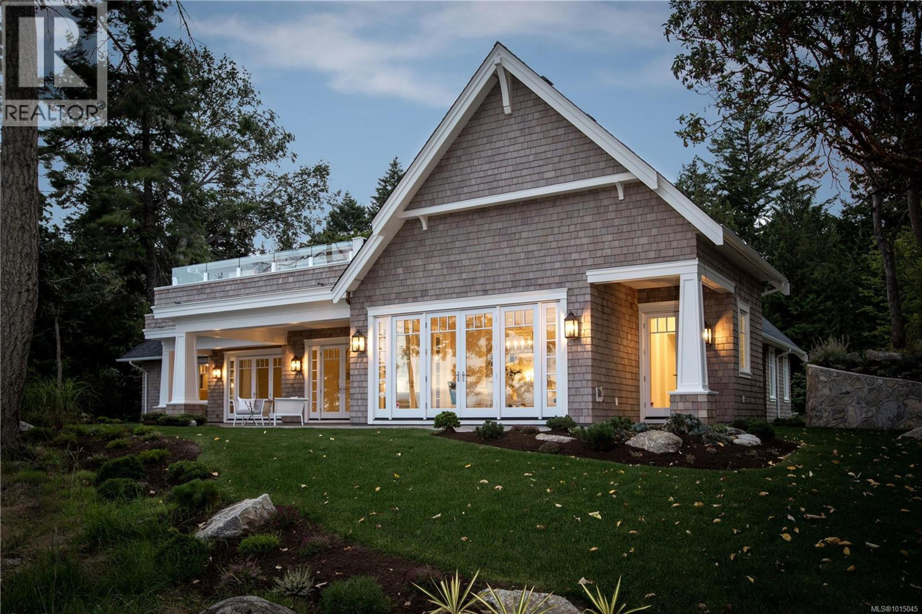 2616 Queenswood Lane, Saanich - Exteriors - Photo 6